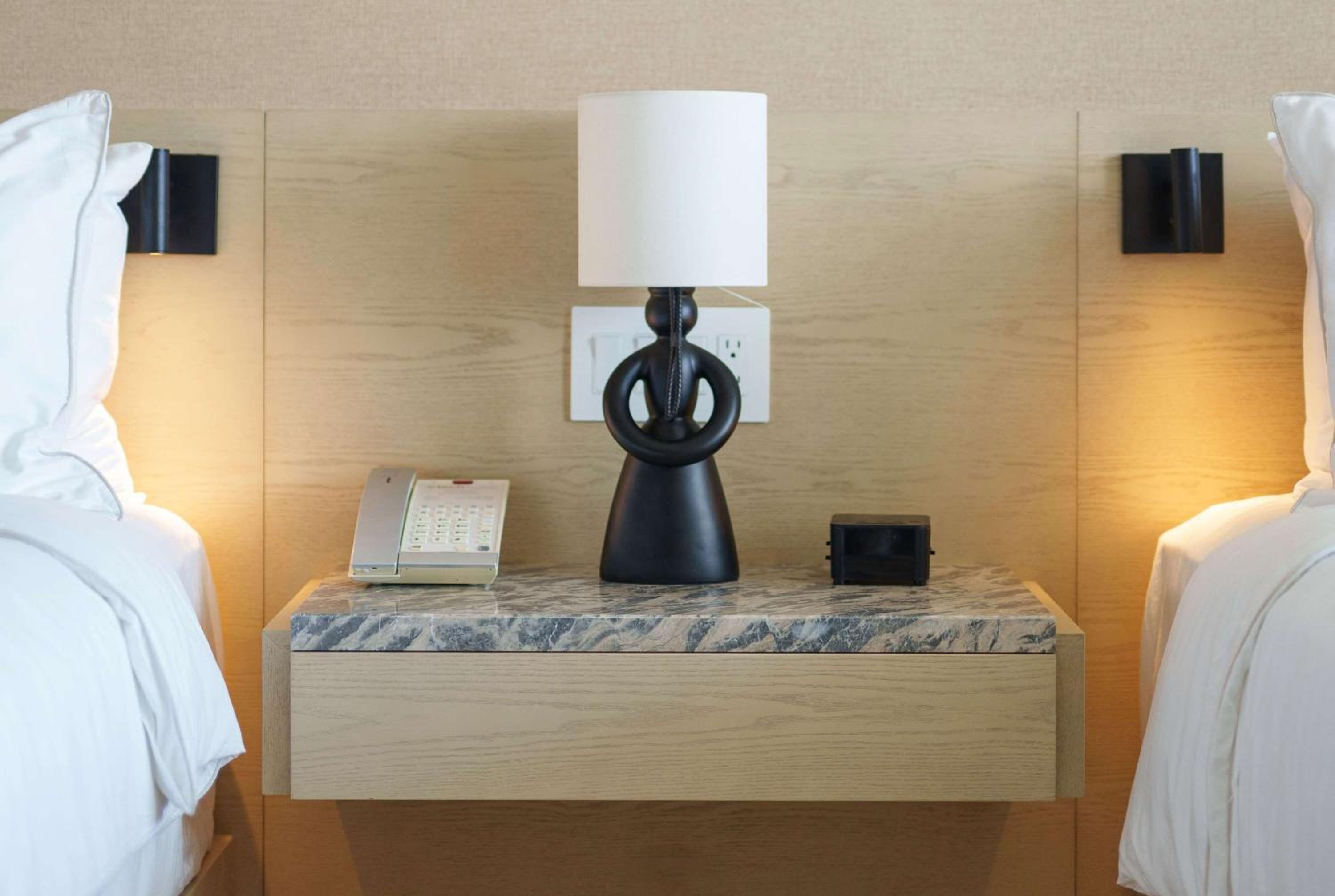 Deluxe Queen Room with Ocean View
