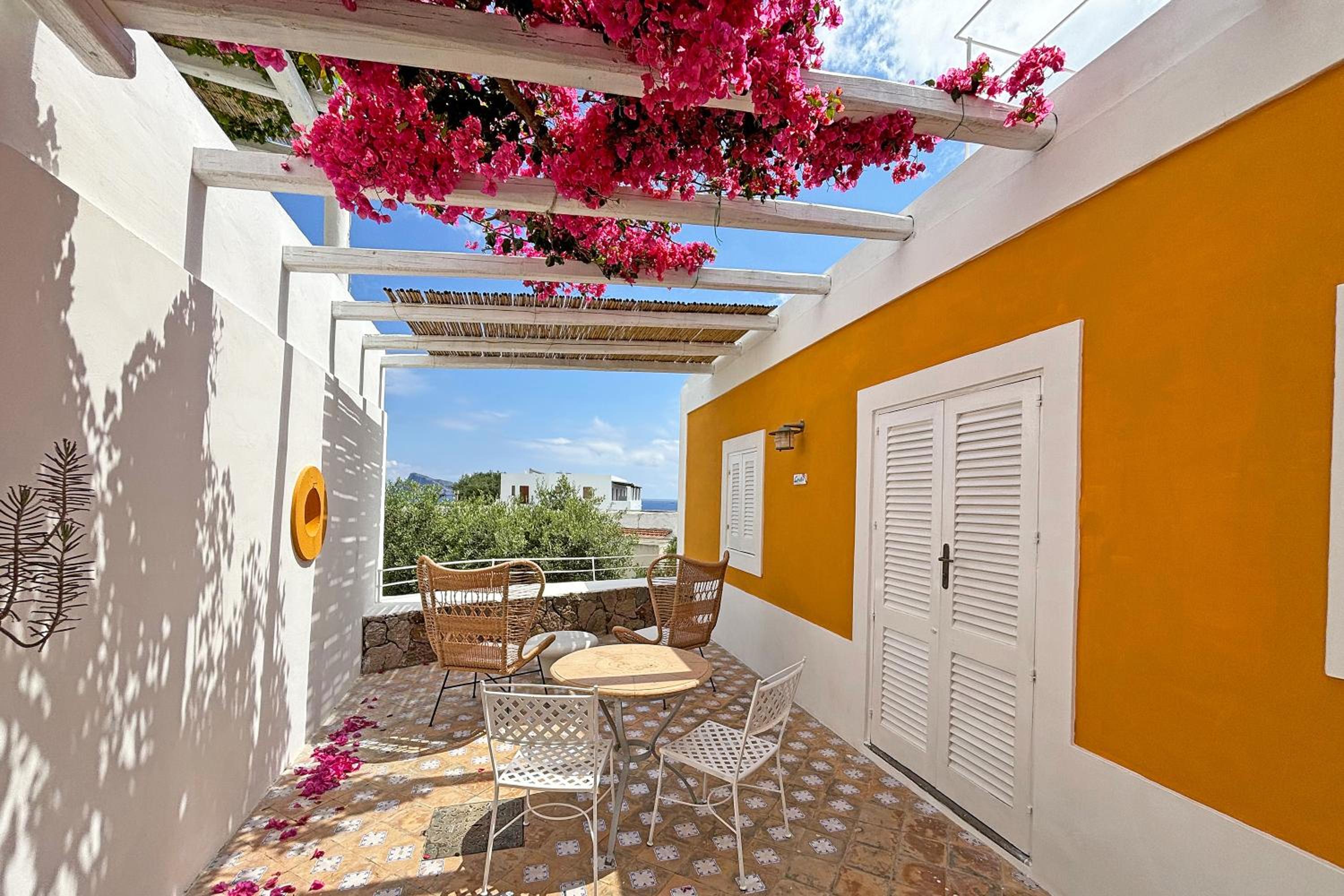 One-Bedroom Apartment with Terrace photo 2