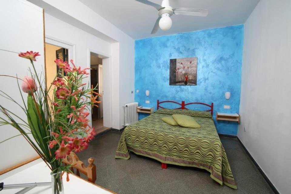 Double Room with Private External Bathroom - Photo 7