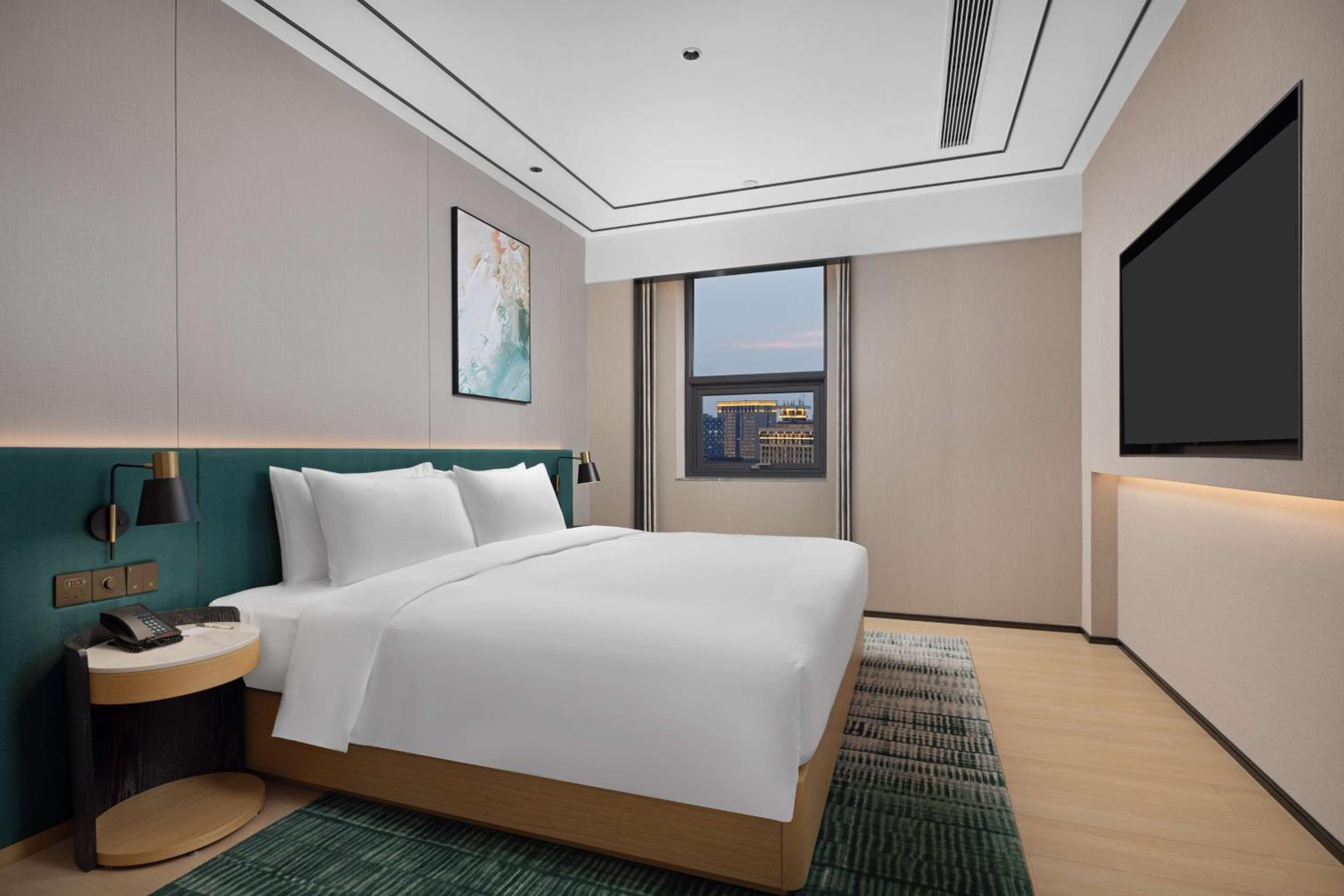 Deluxe King Suite