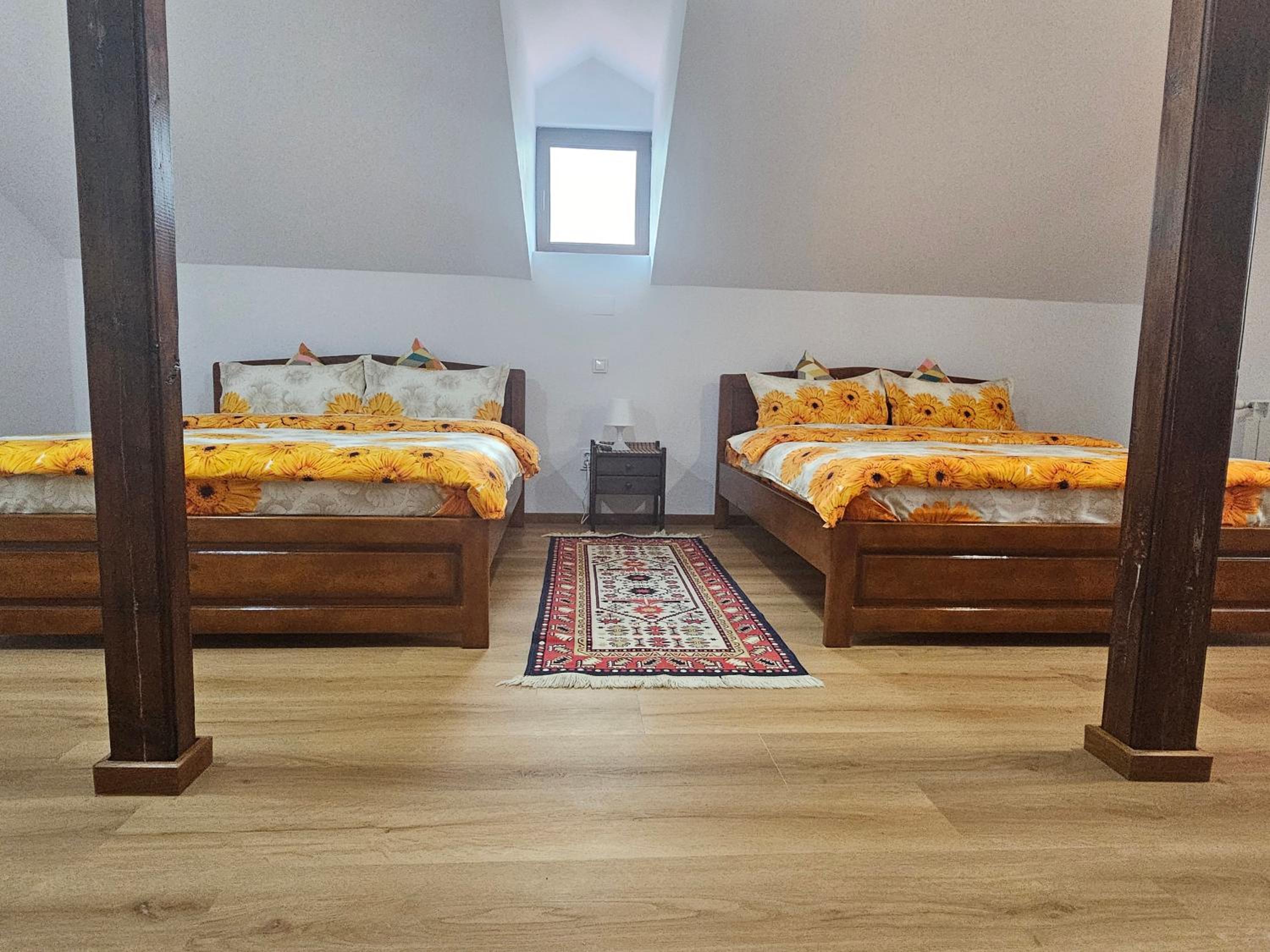 Deluxe Queen Room with Two Queen Beds - Photo 9