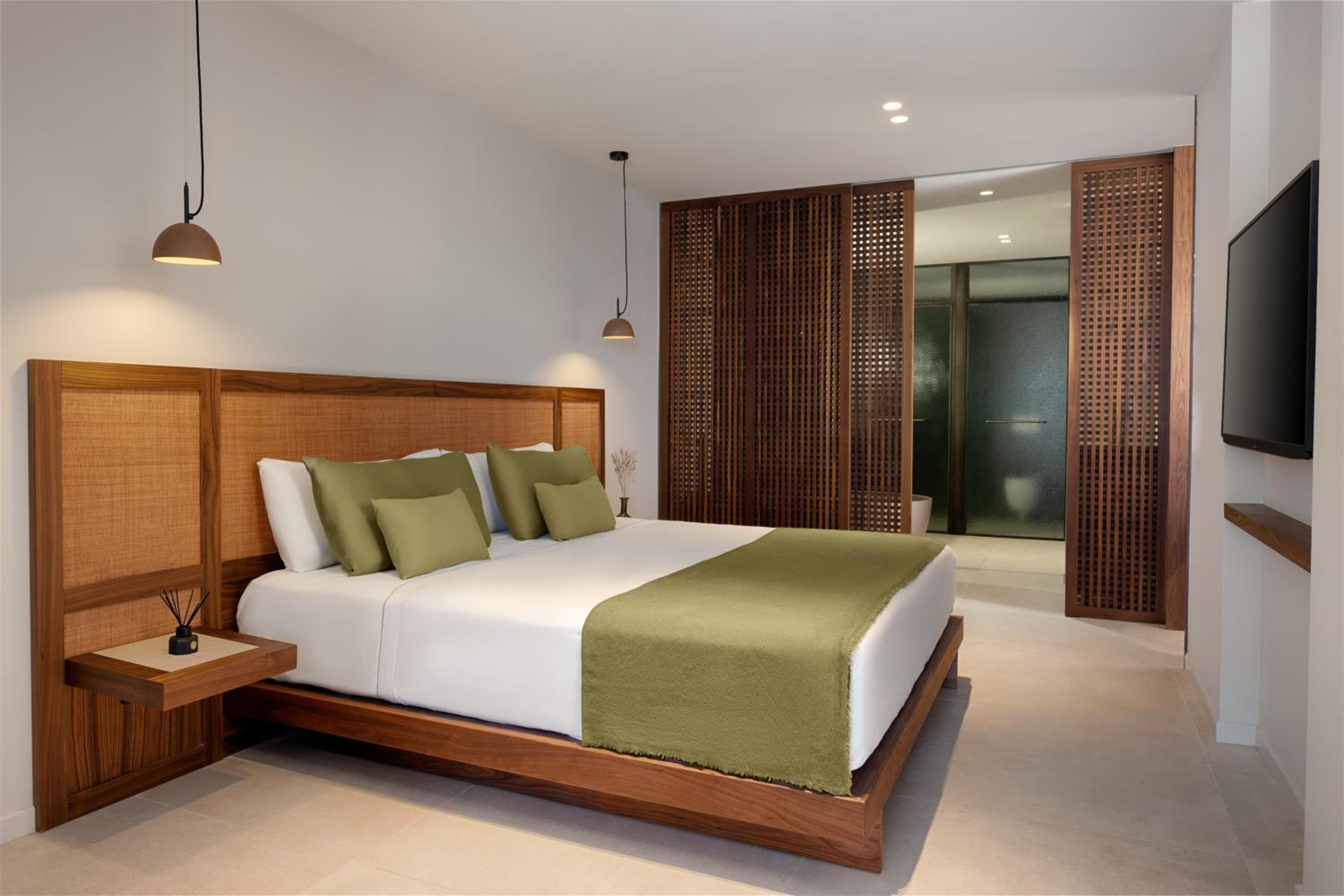 Deluxe Two-room Suite with Sea View and Pool (2 Adults + 2 Children)