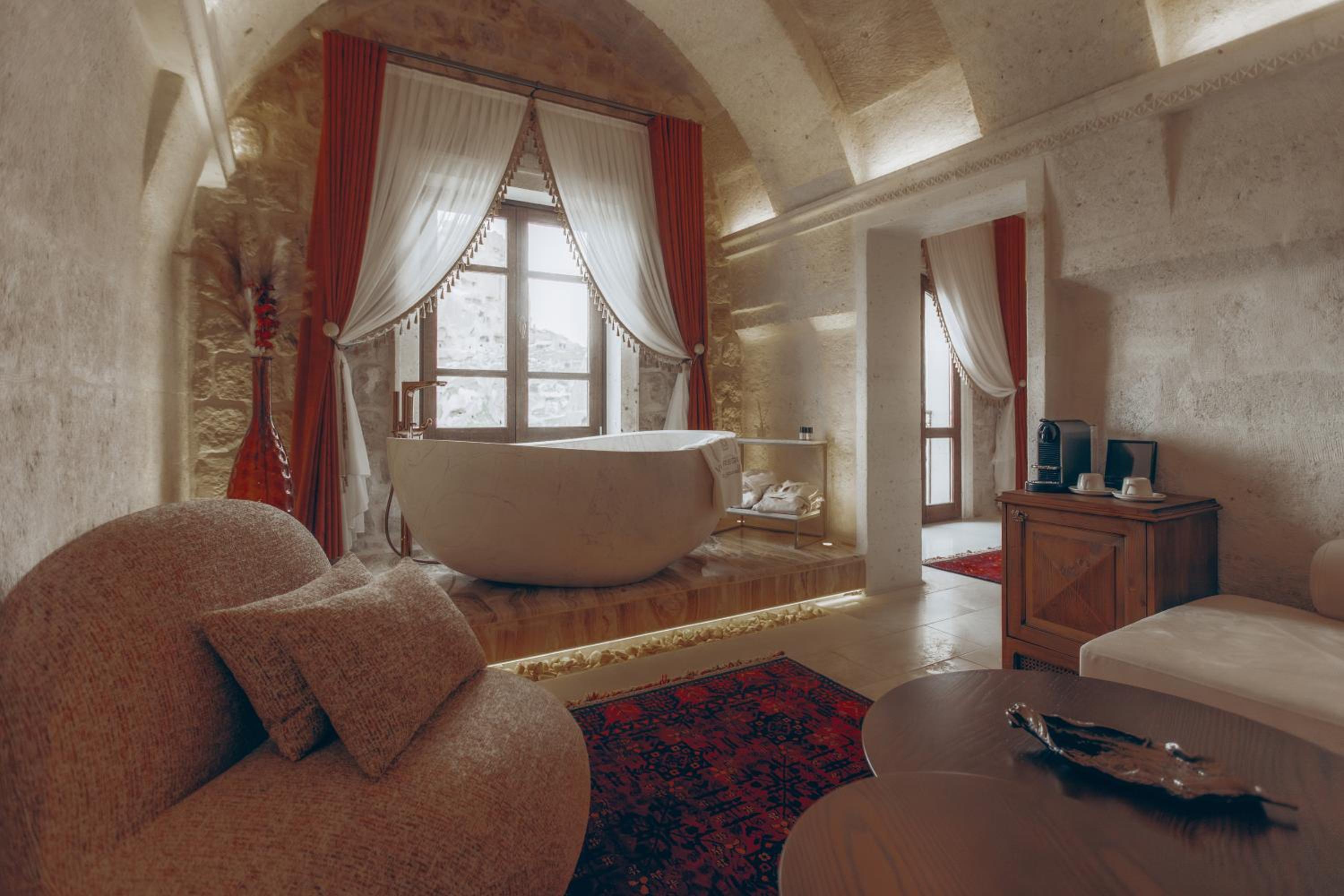 Deluxe Junior Suite photo 2