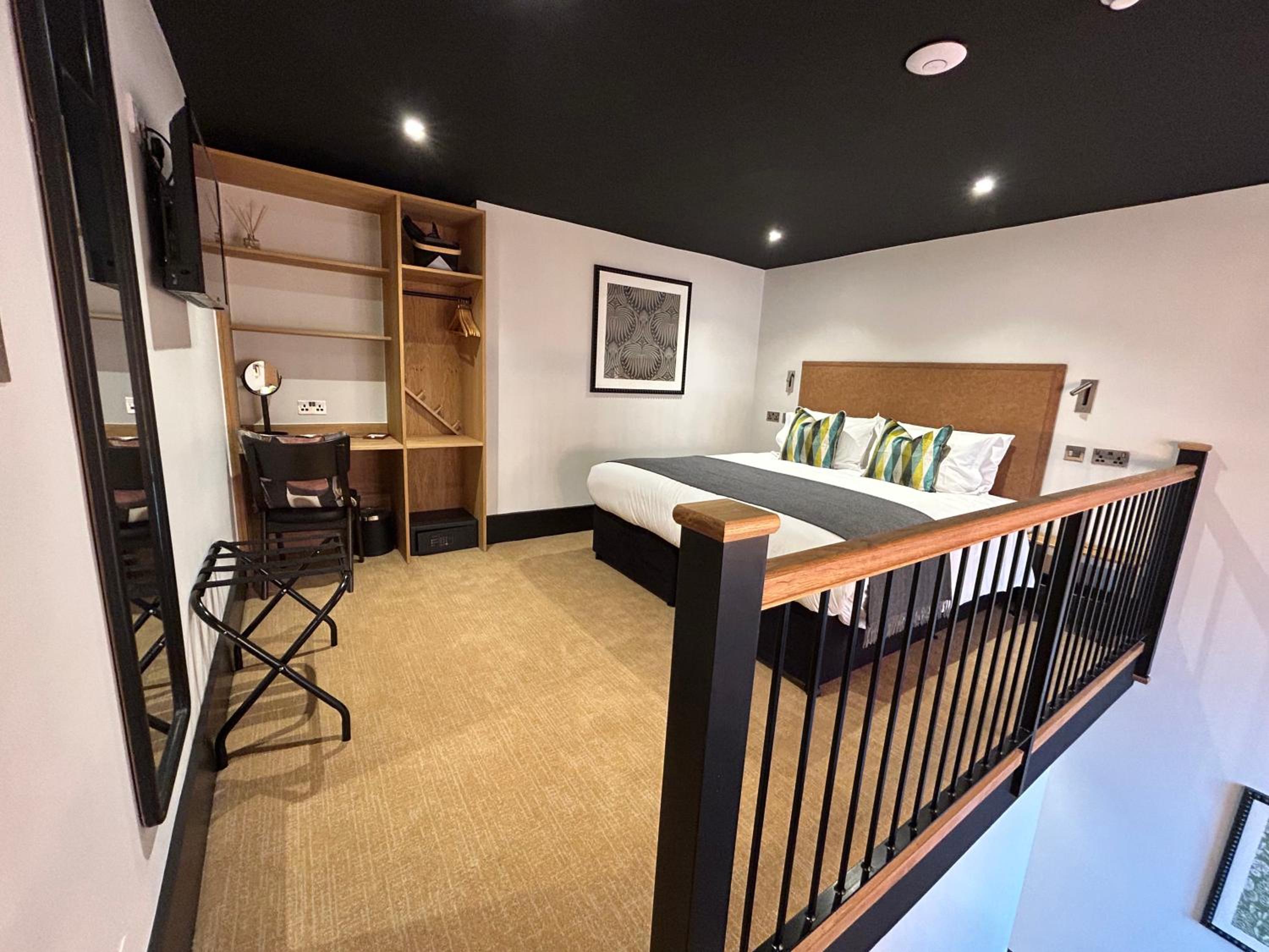 Deluxe Double Room - Photo 9