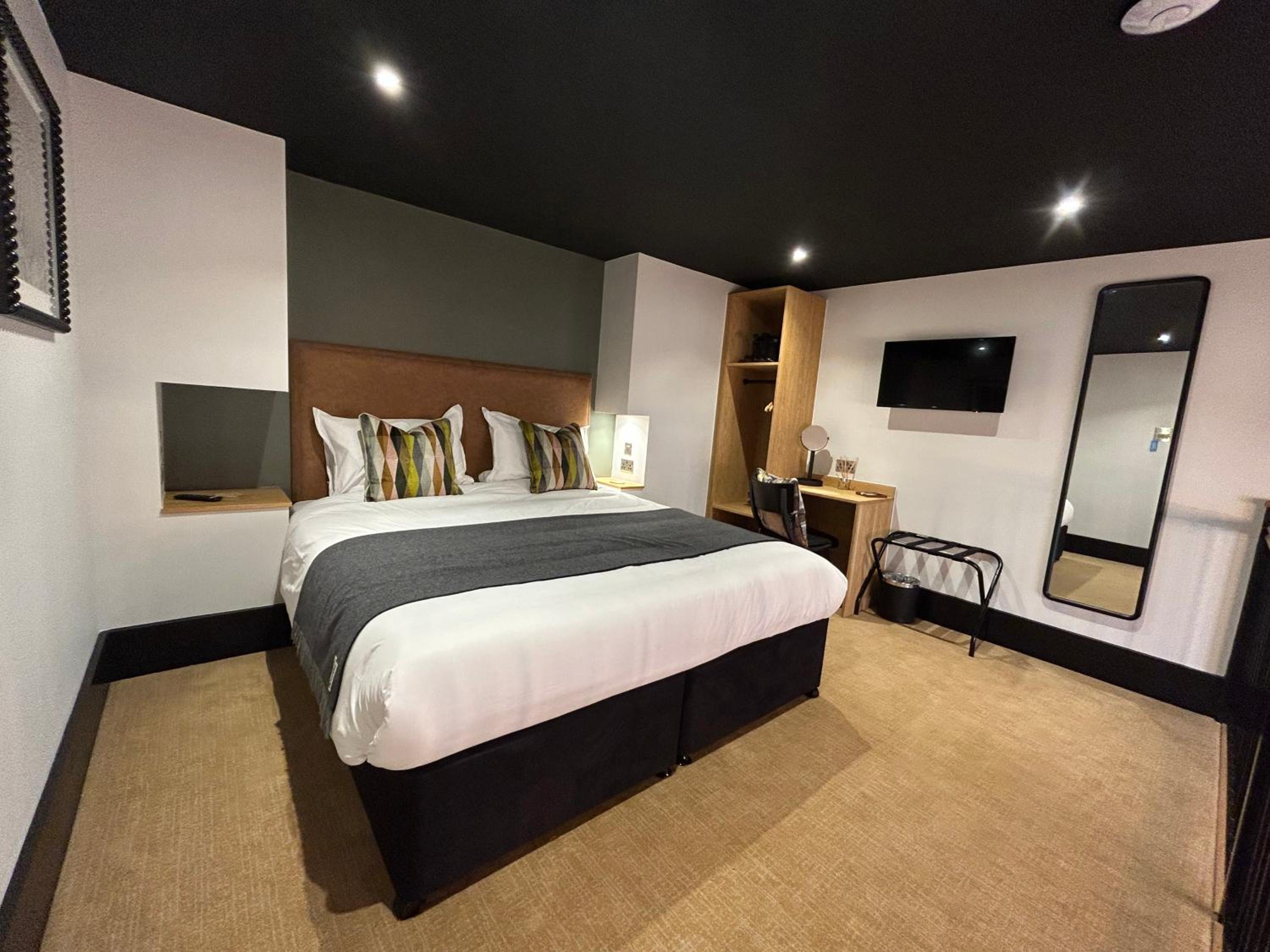 Deluxe Double Room - Photo 22