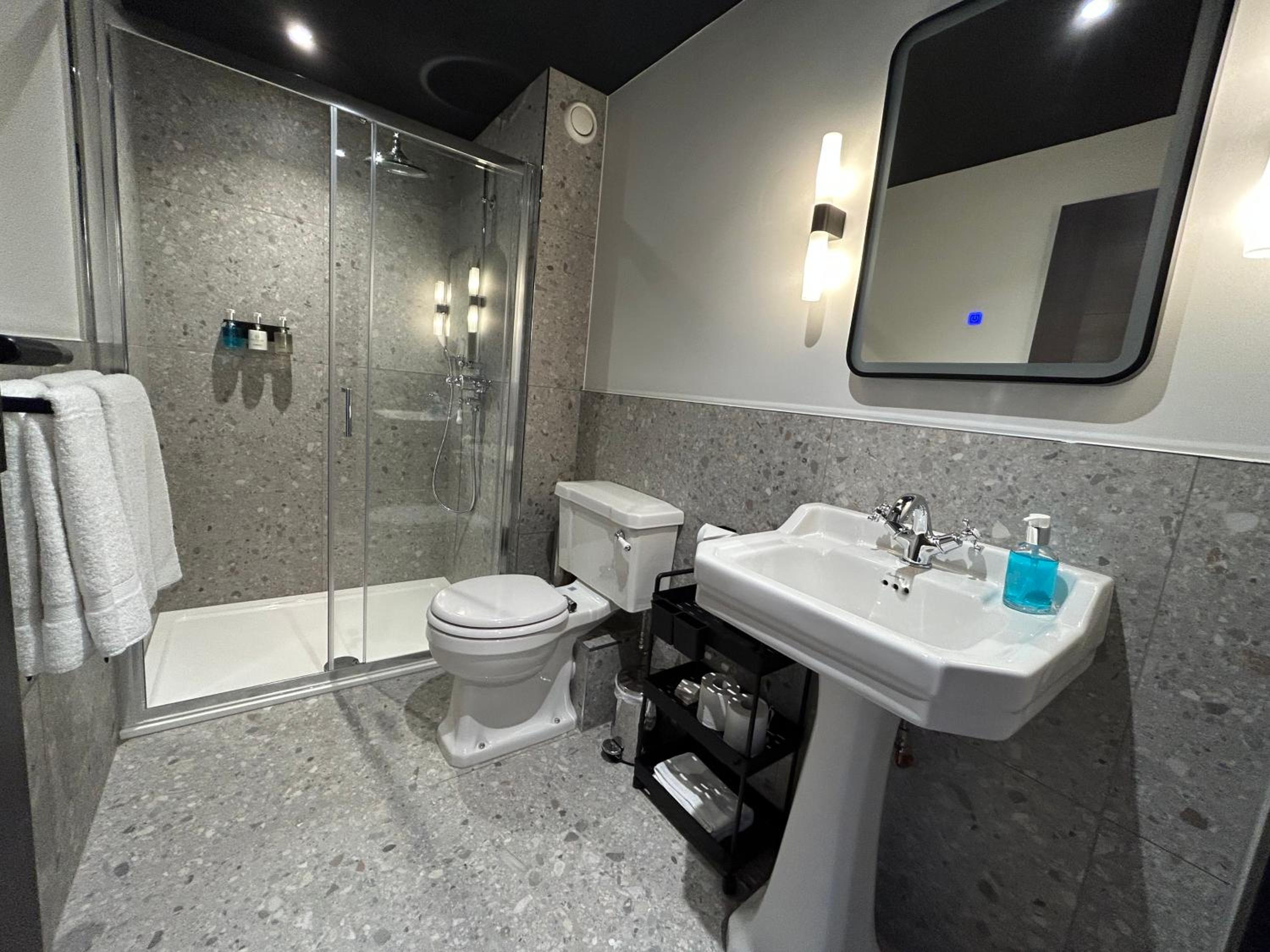 Deluxe Double Room - Photo 8