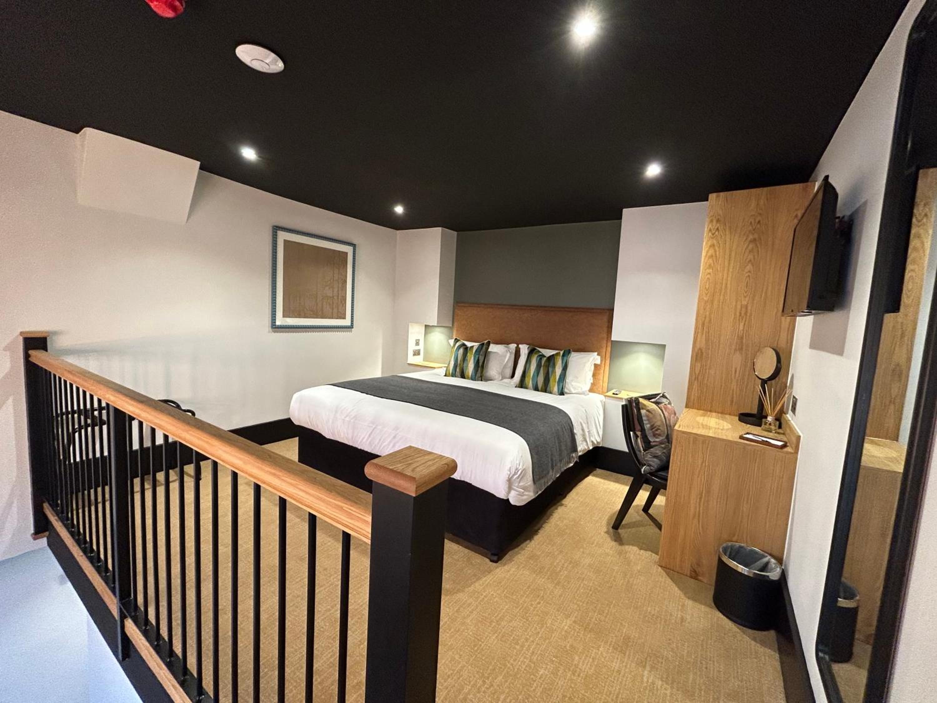 Deluxe Double Room - Photo 19