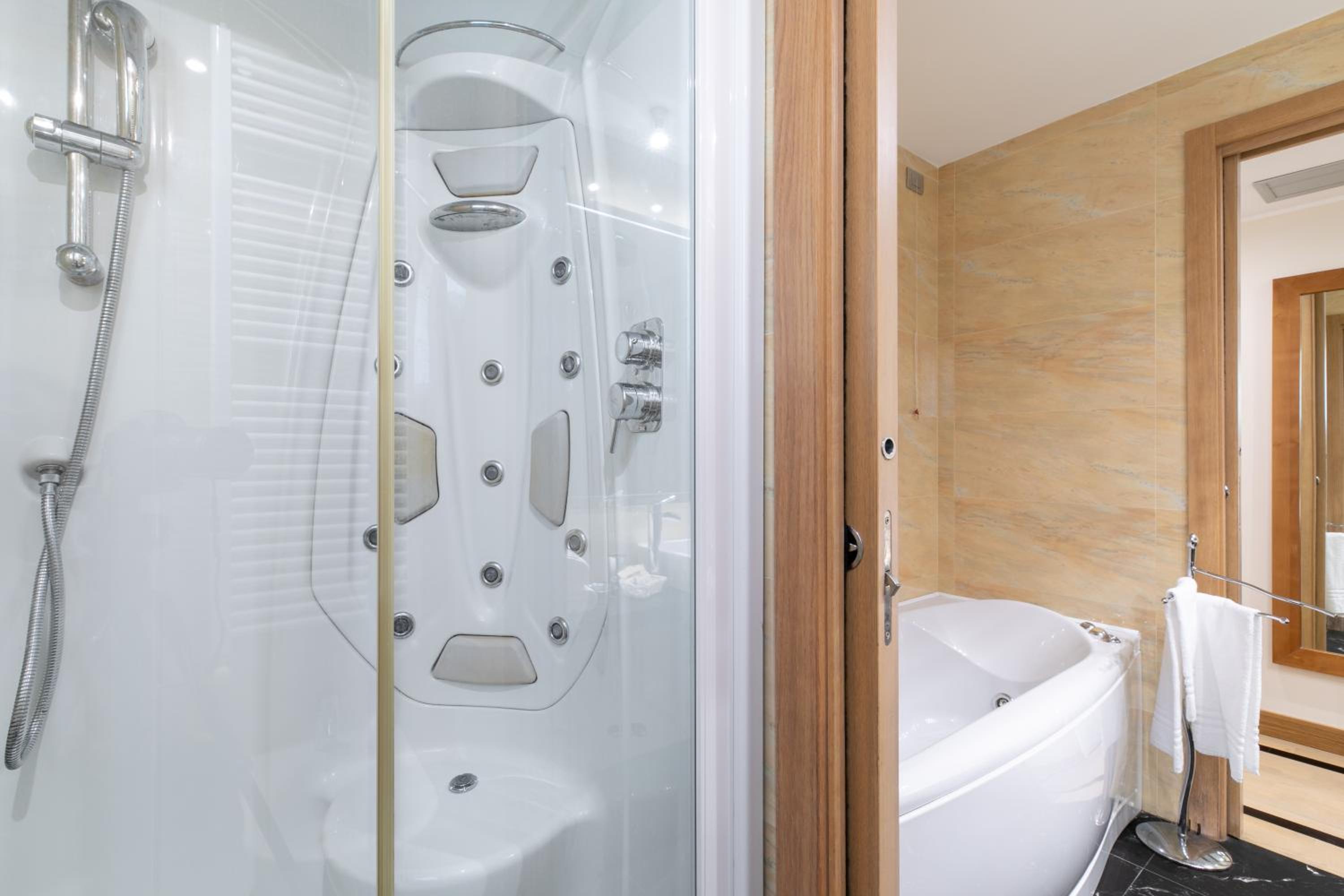 Suite - Photo 8