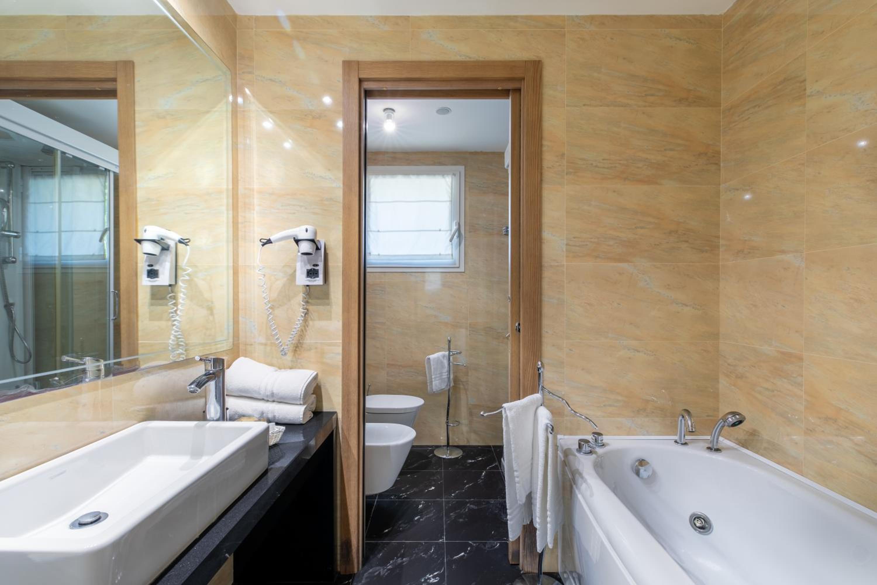 Suite - Photo 4