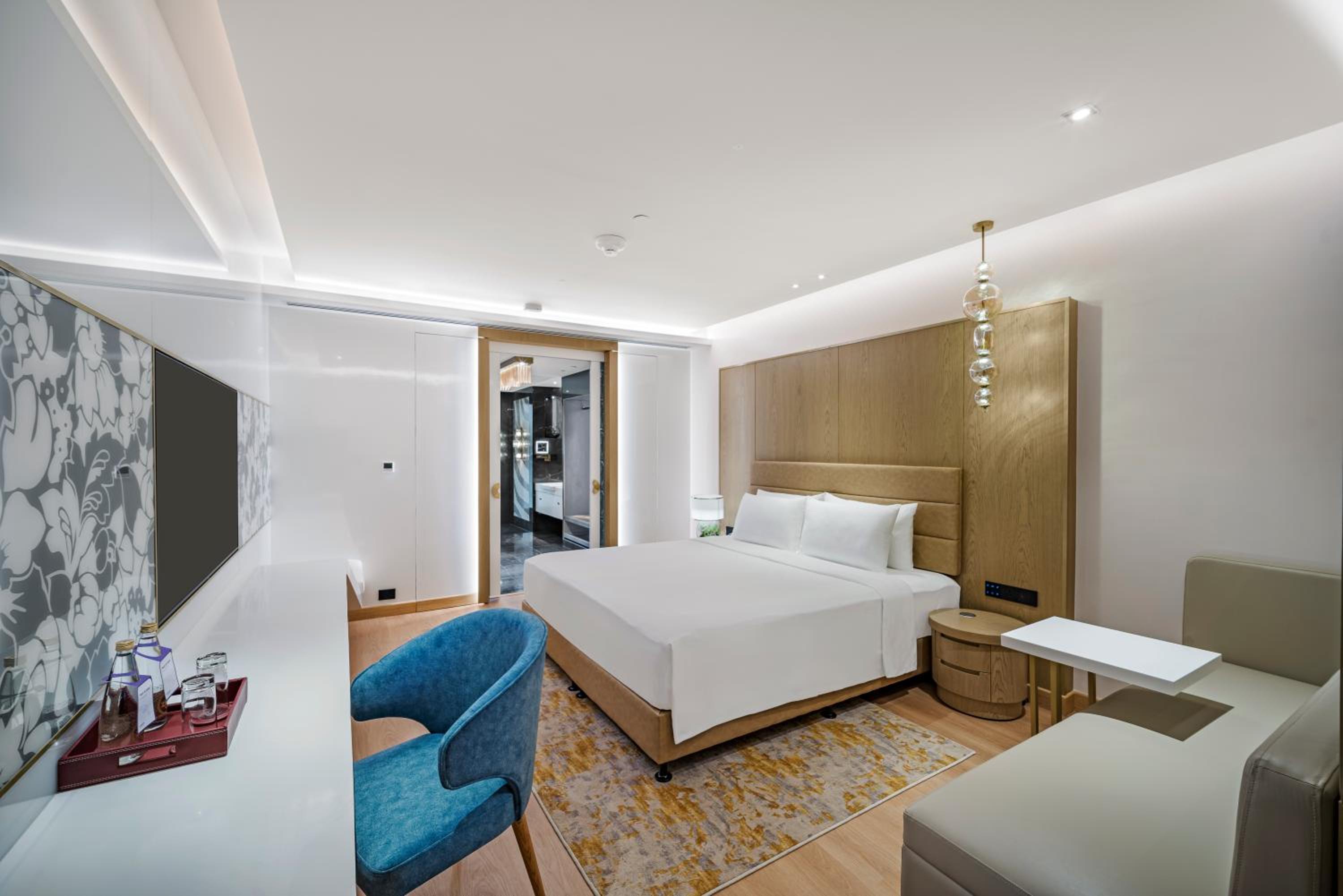 Business Class Room with Airport Transfers