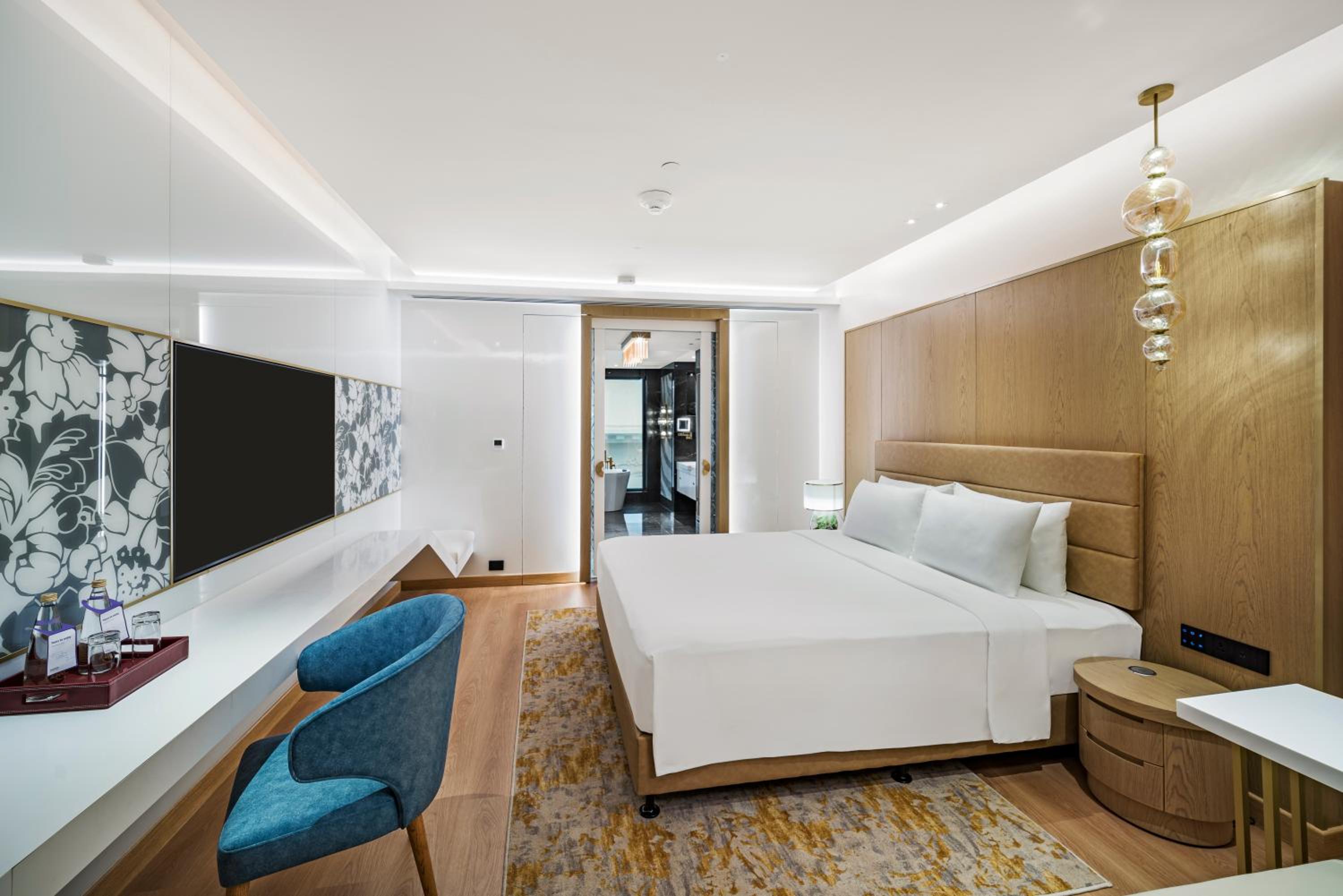 Business Class Room with Airport Transfers