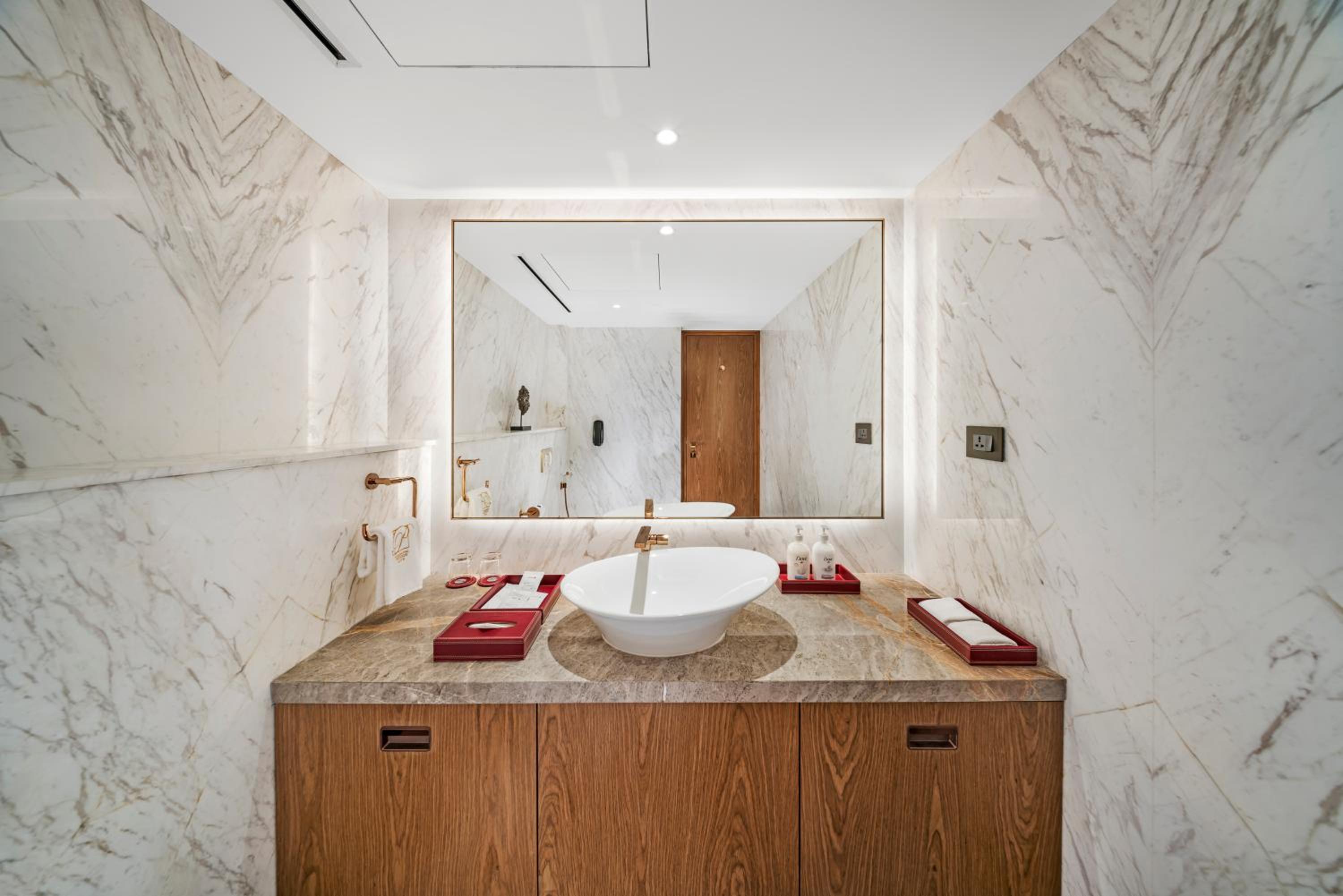 Presidential PentHouse Suite with Airport Transfers and Club Lounge access