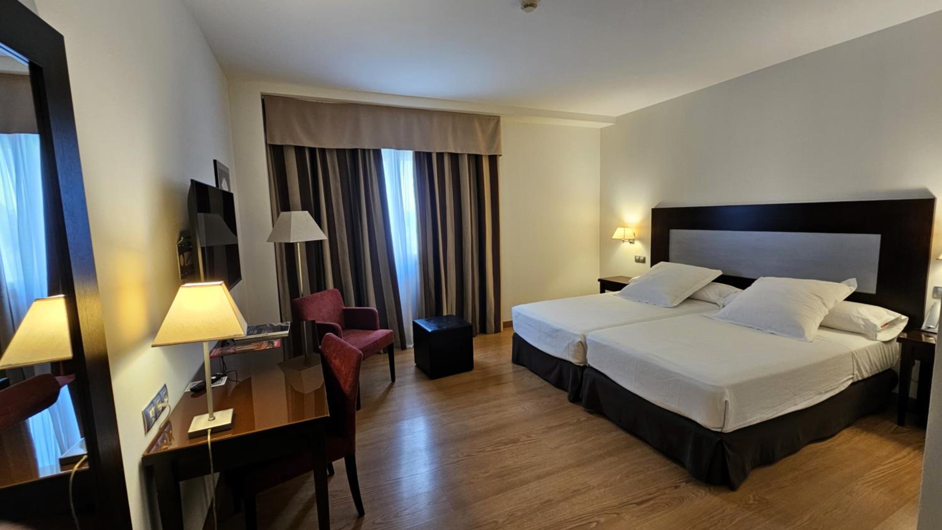 Habitación Doble con Estacionamiento