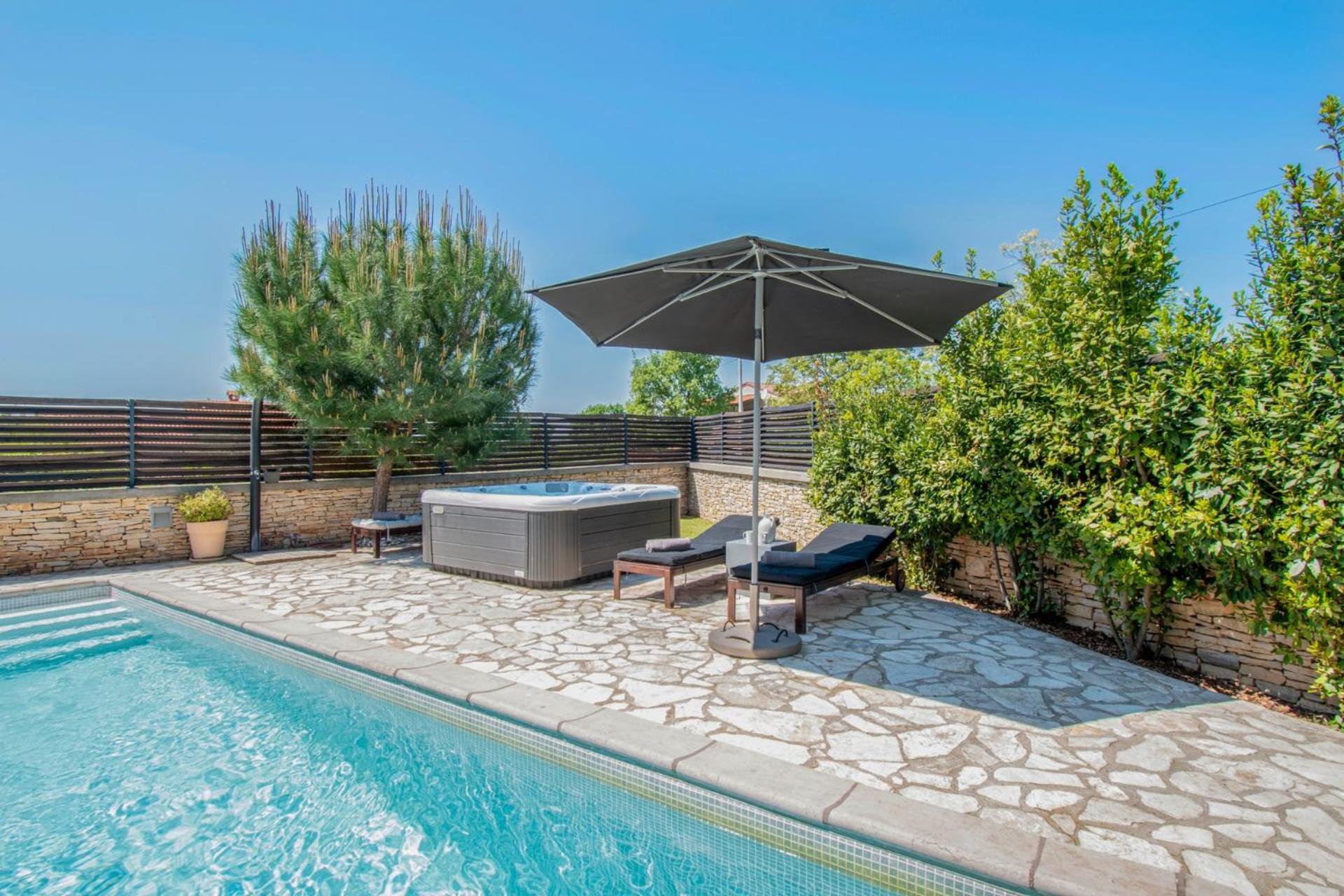 Villa photo 2