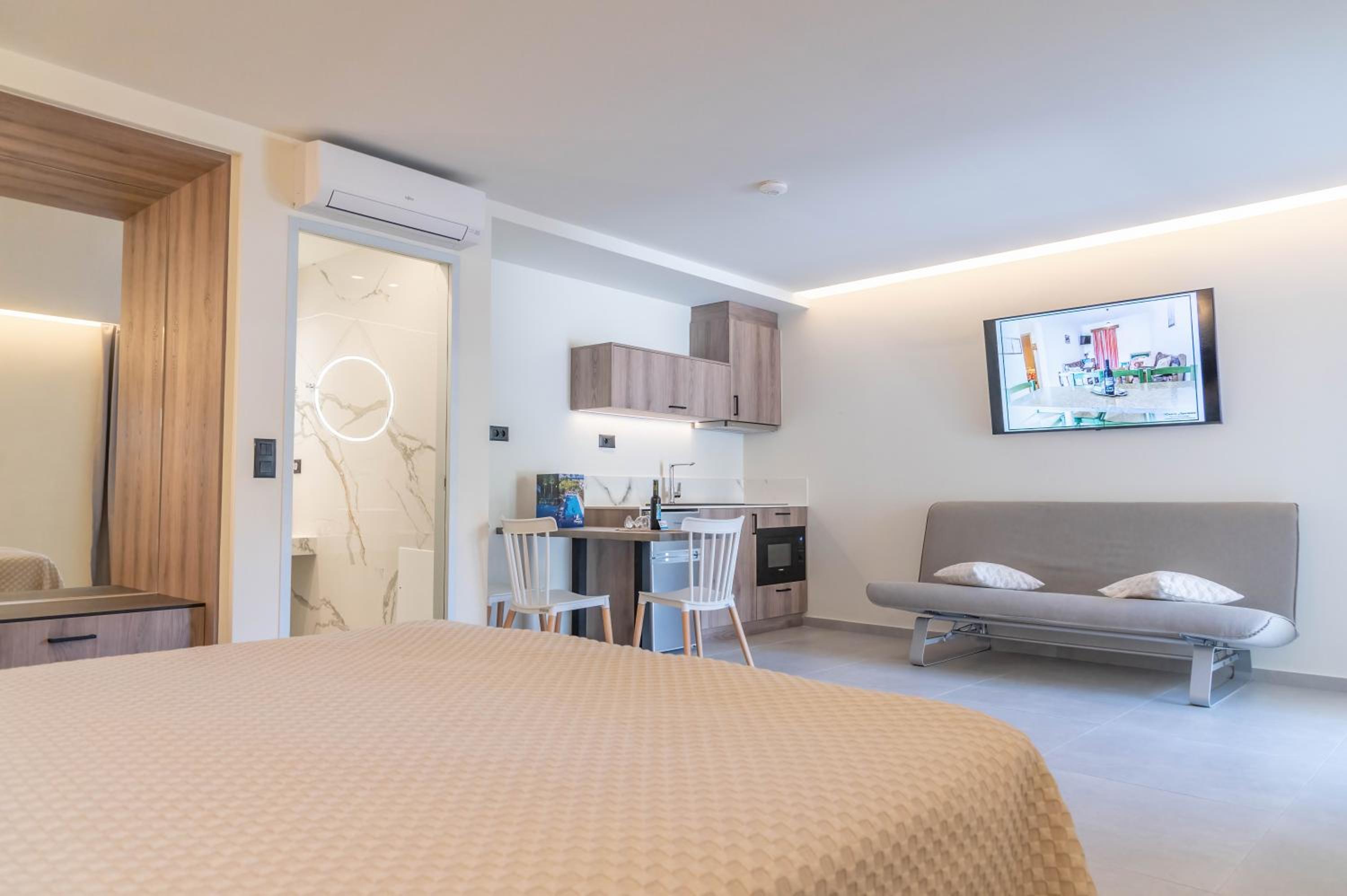 King Suite with Spa Bath photo 2