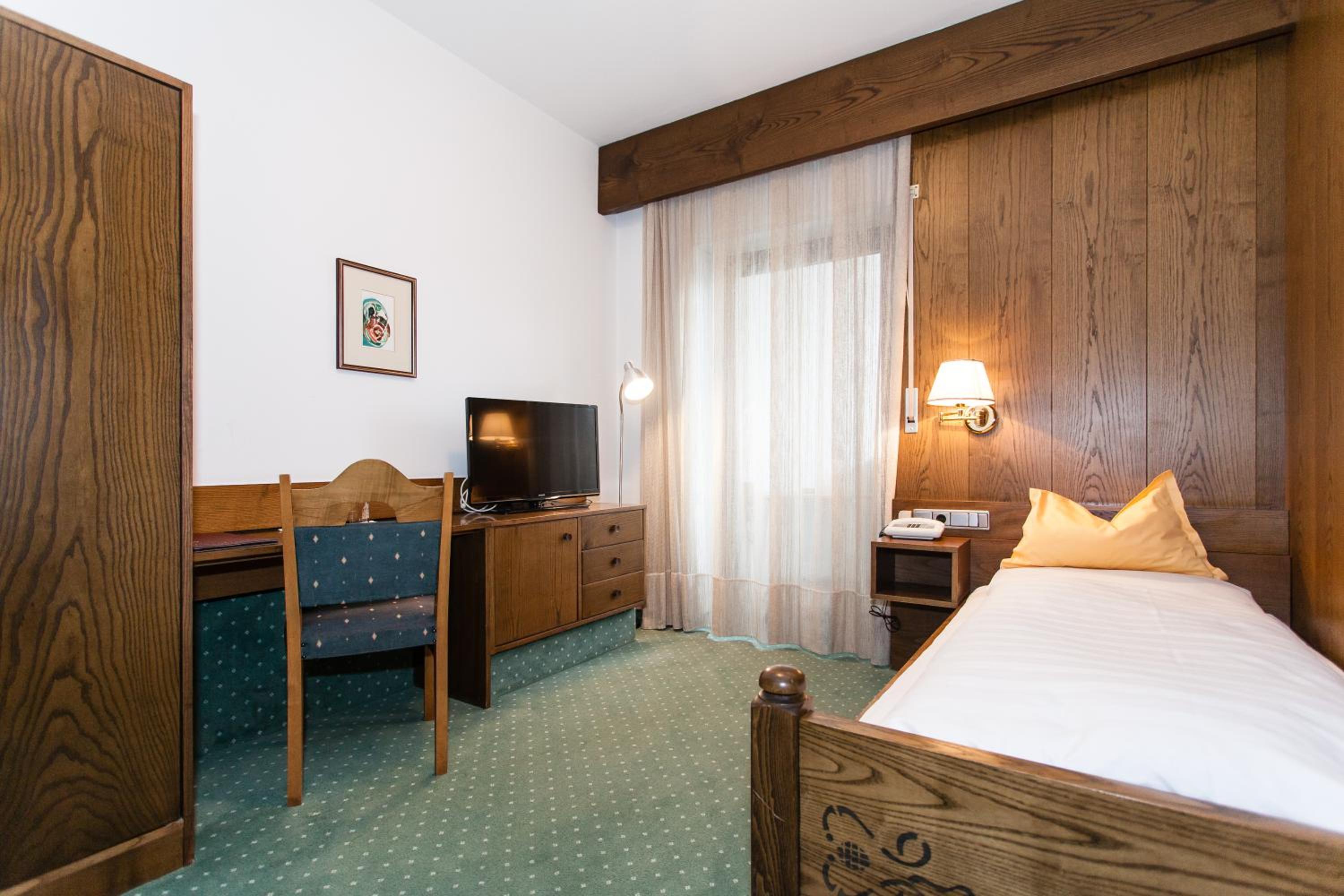 Single Room with Lake View photo 1