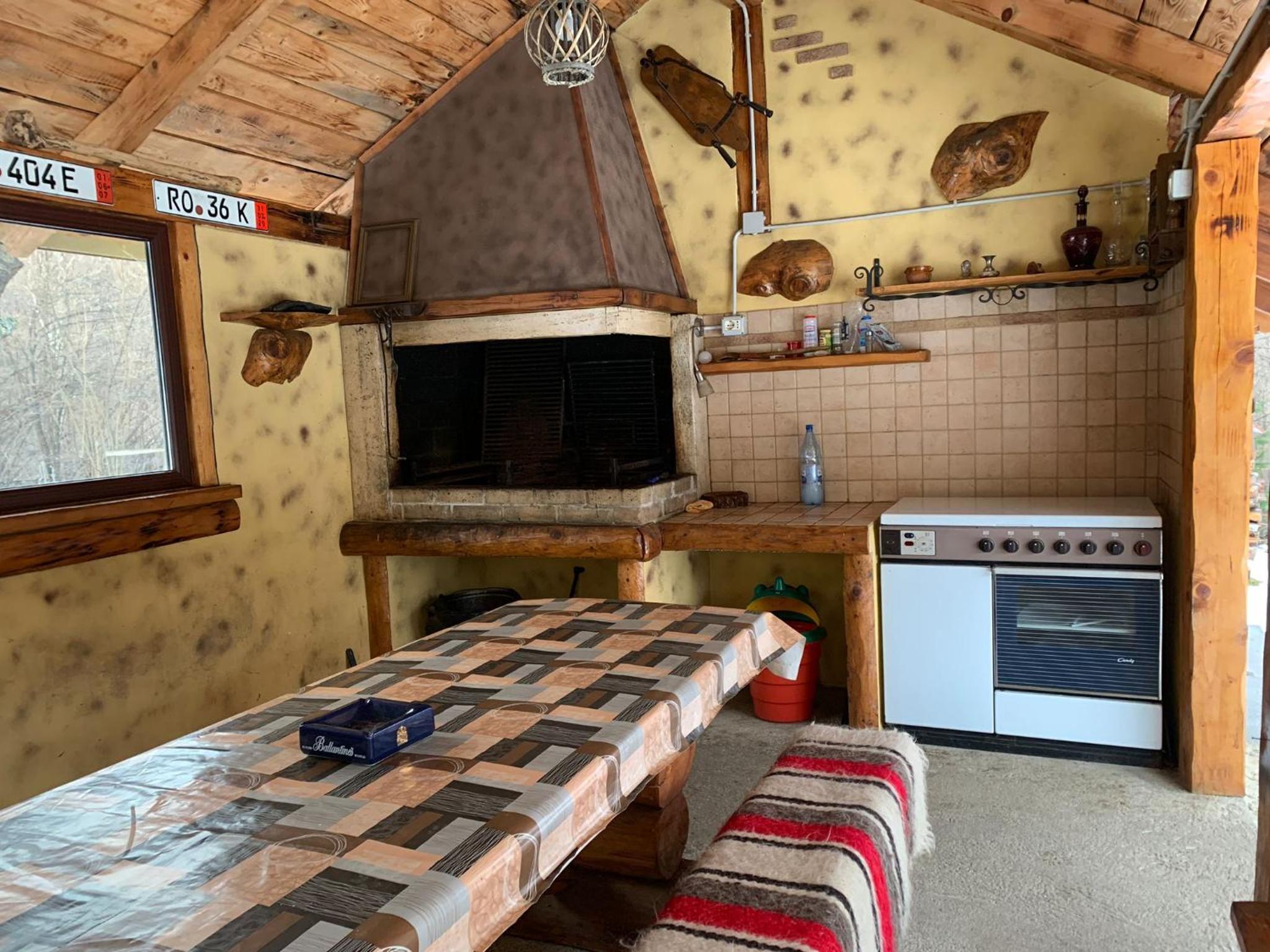 Five-Bedroom House - Photo 32