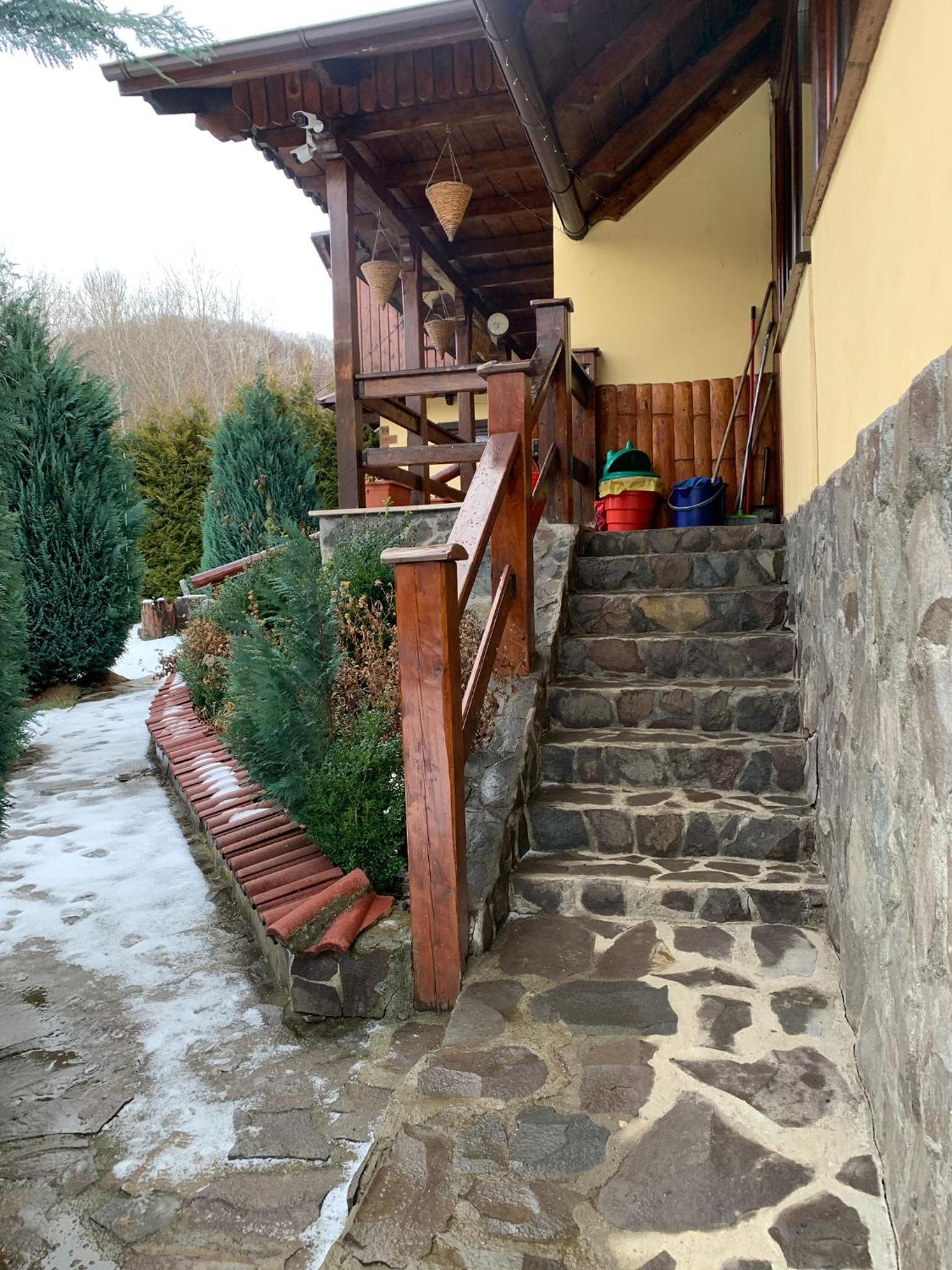 Five-Bedroom House - Photo 20