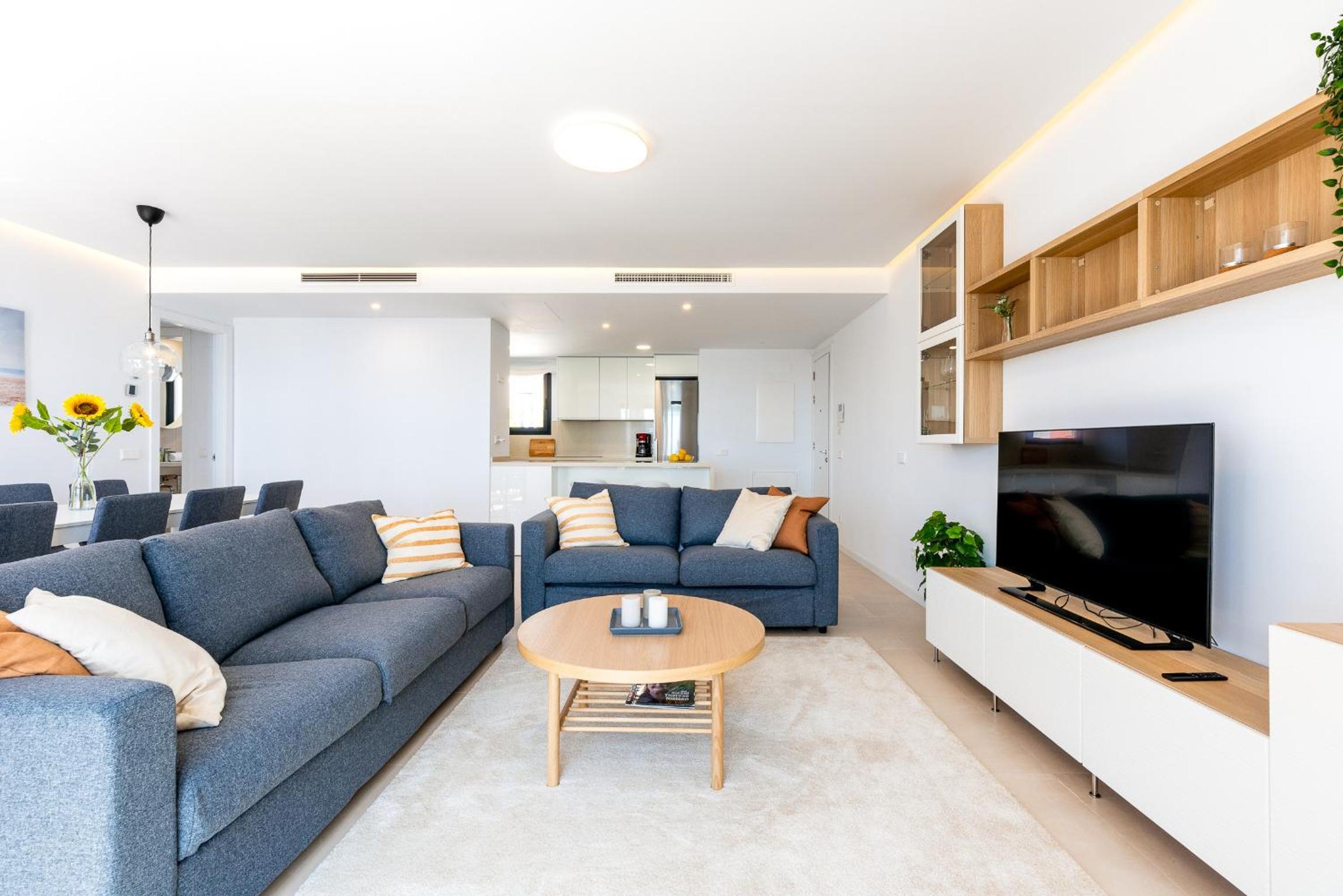 Apartamento de tres habitaciones con vista al mar