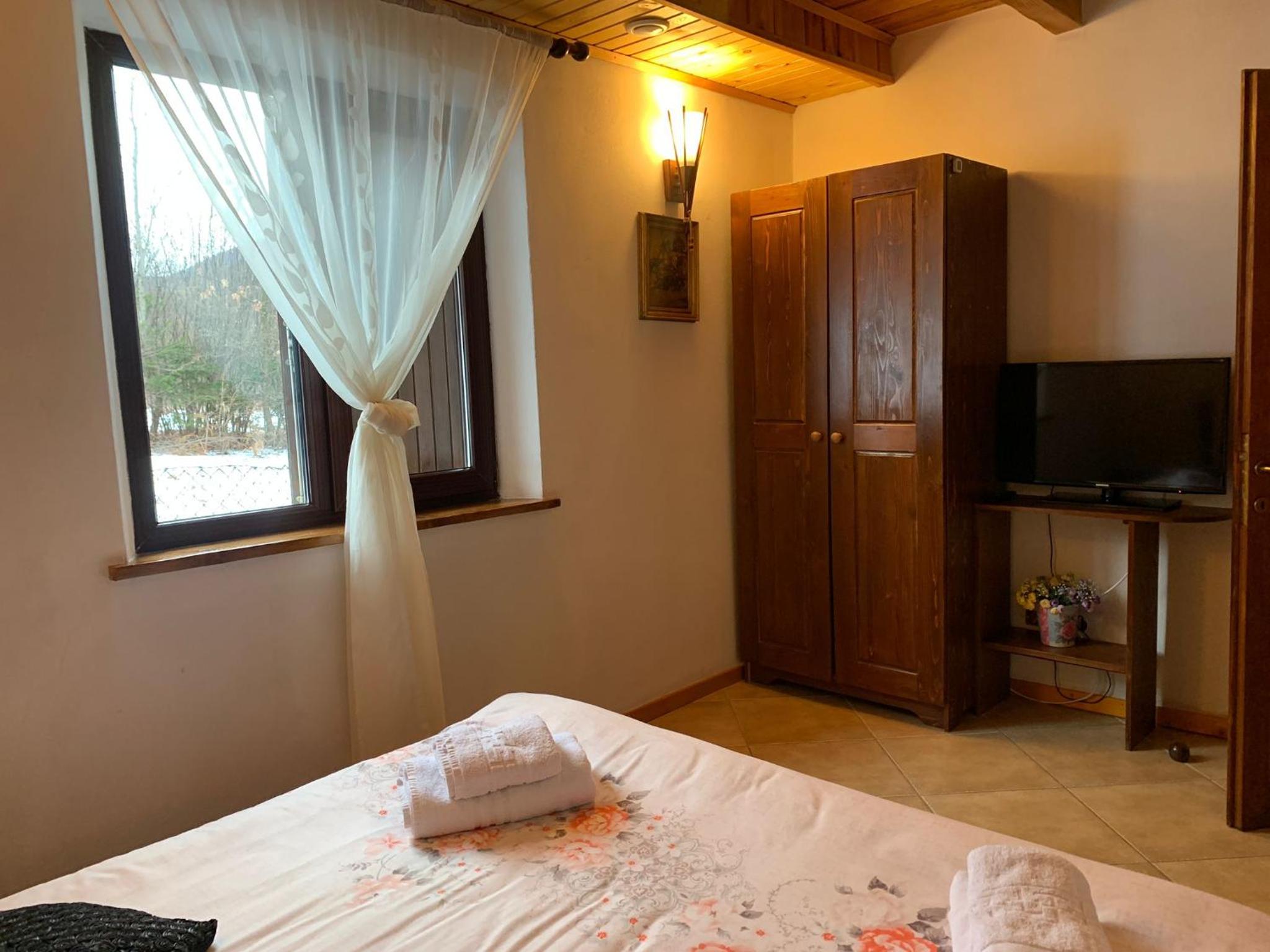 Five-Bedroom House - Photo 15