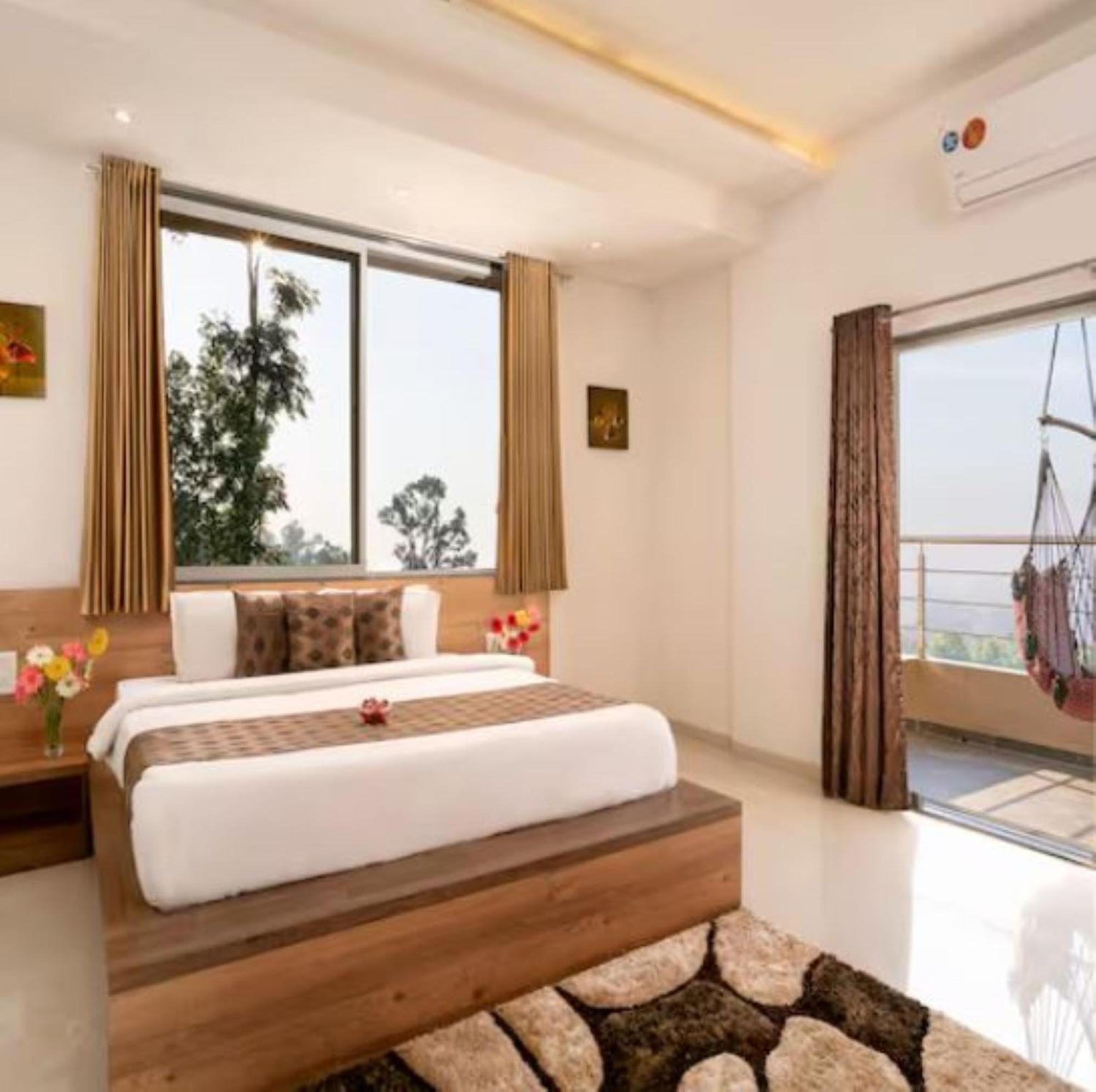 Premium Room With Private Balcony & Mountain View