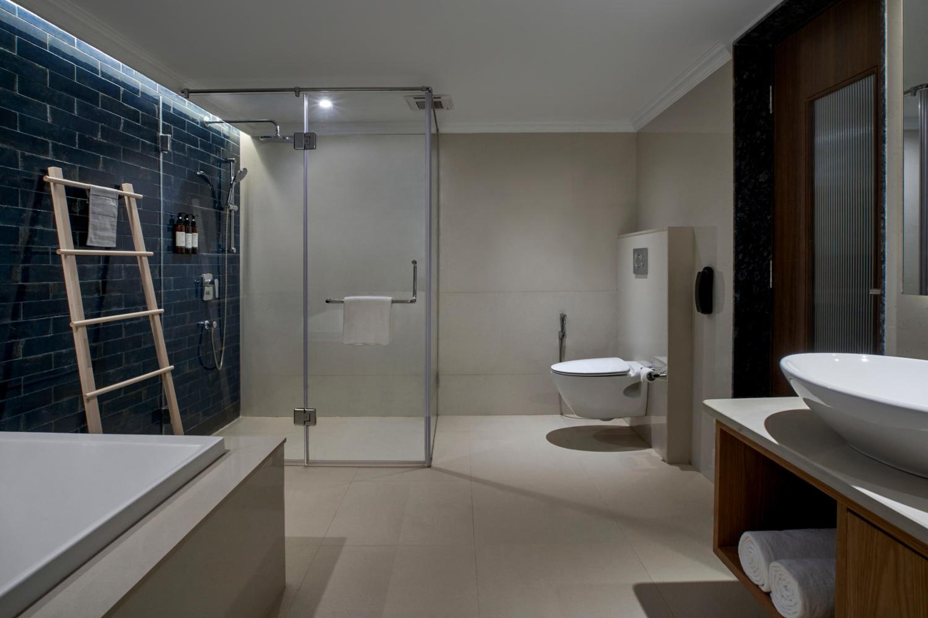 Premium Room with Bathtub - 15% off on F&B + Beer on arrival + Happy Hours (6-8PM) - Photo 2