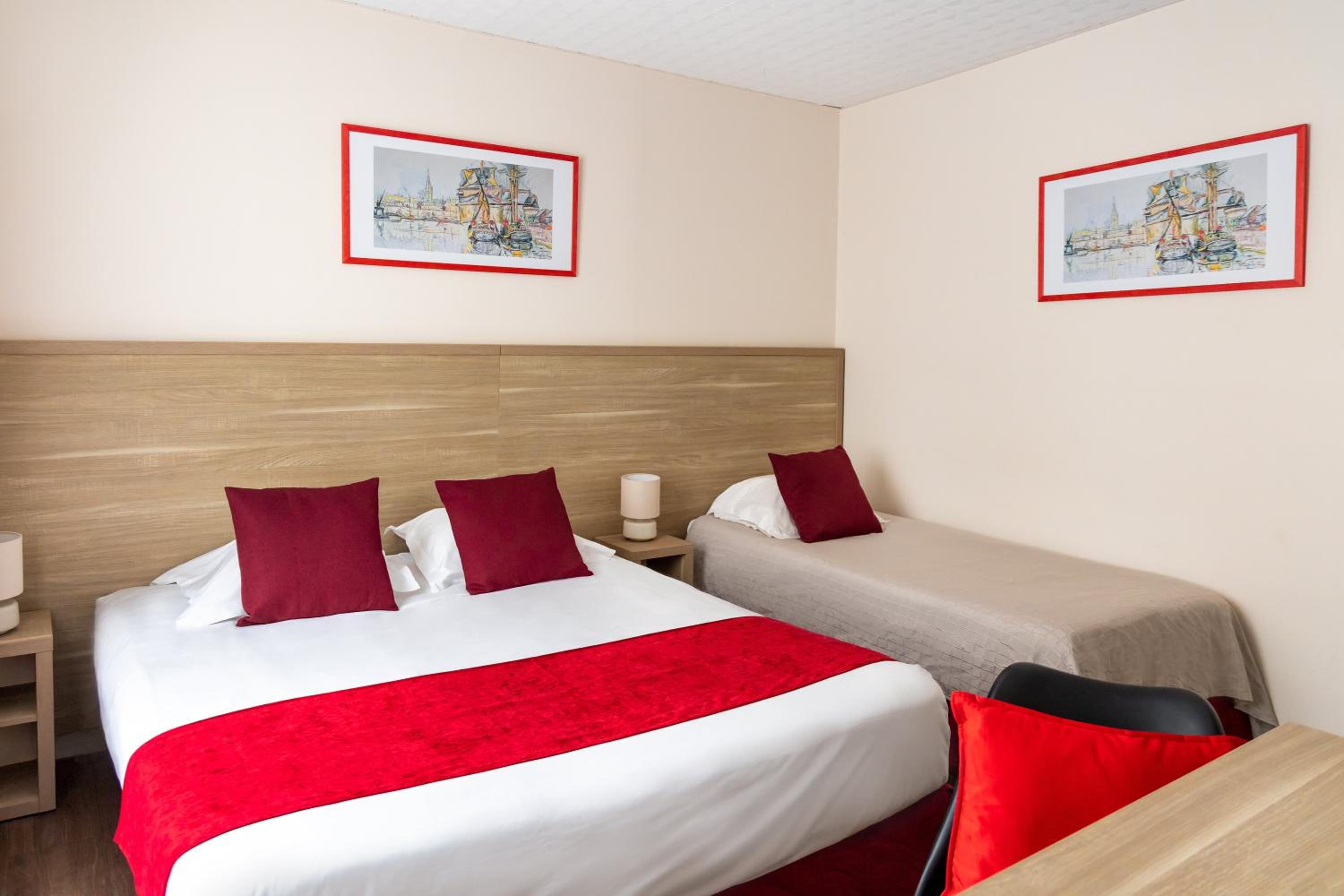 Classic Triple Room with Bath in Skipper Building photo 1