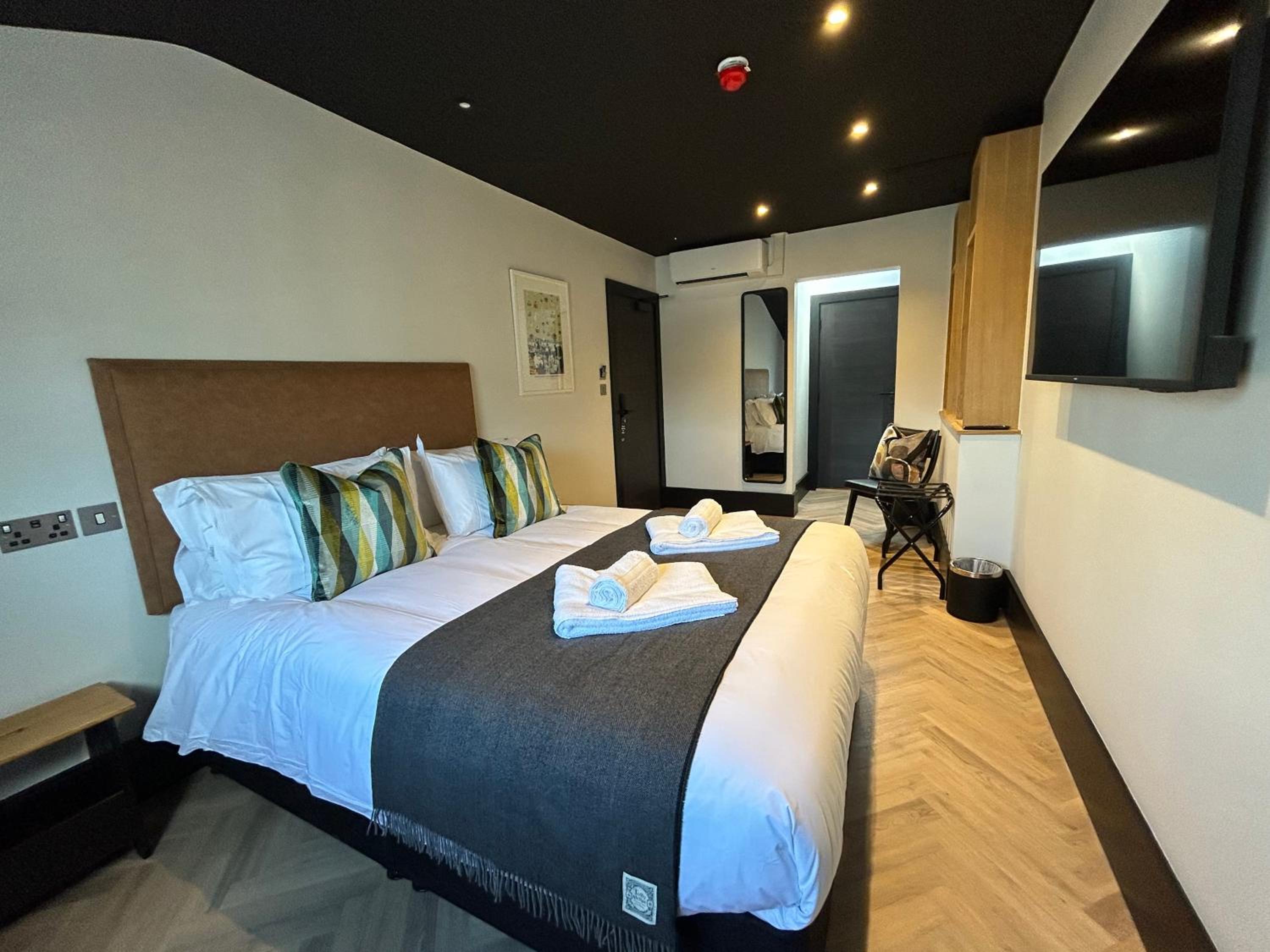 Standard Double Room - Photo 28