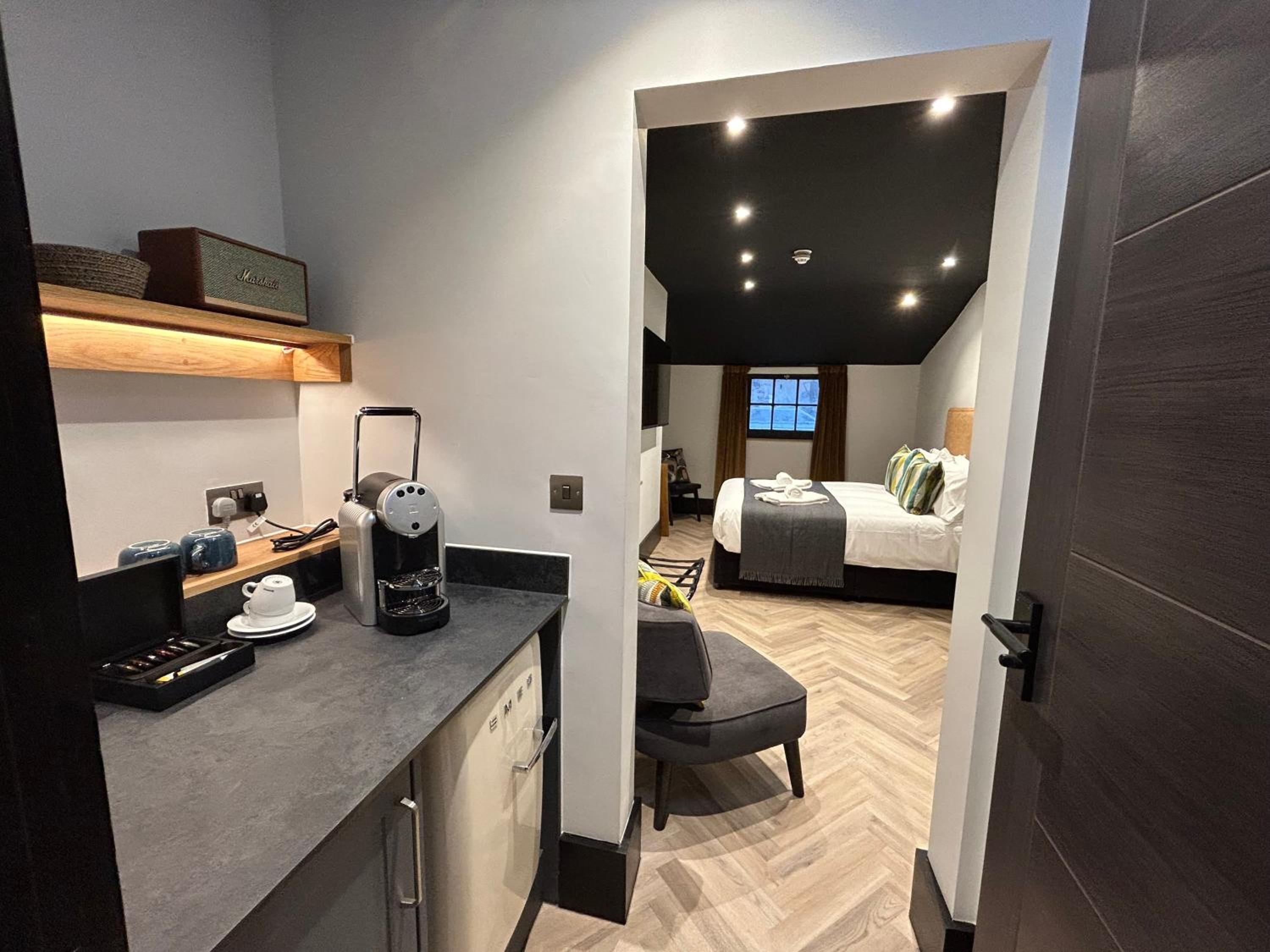 Standard Double Room - Photo 15