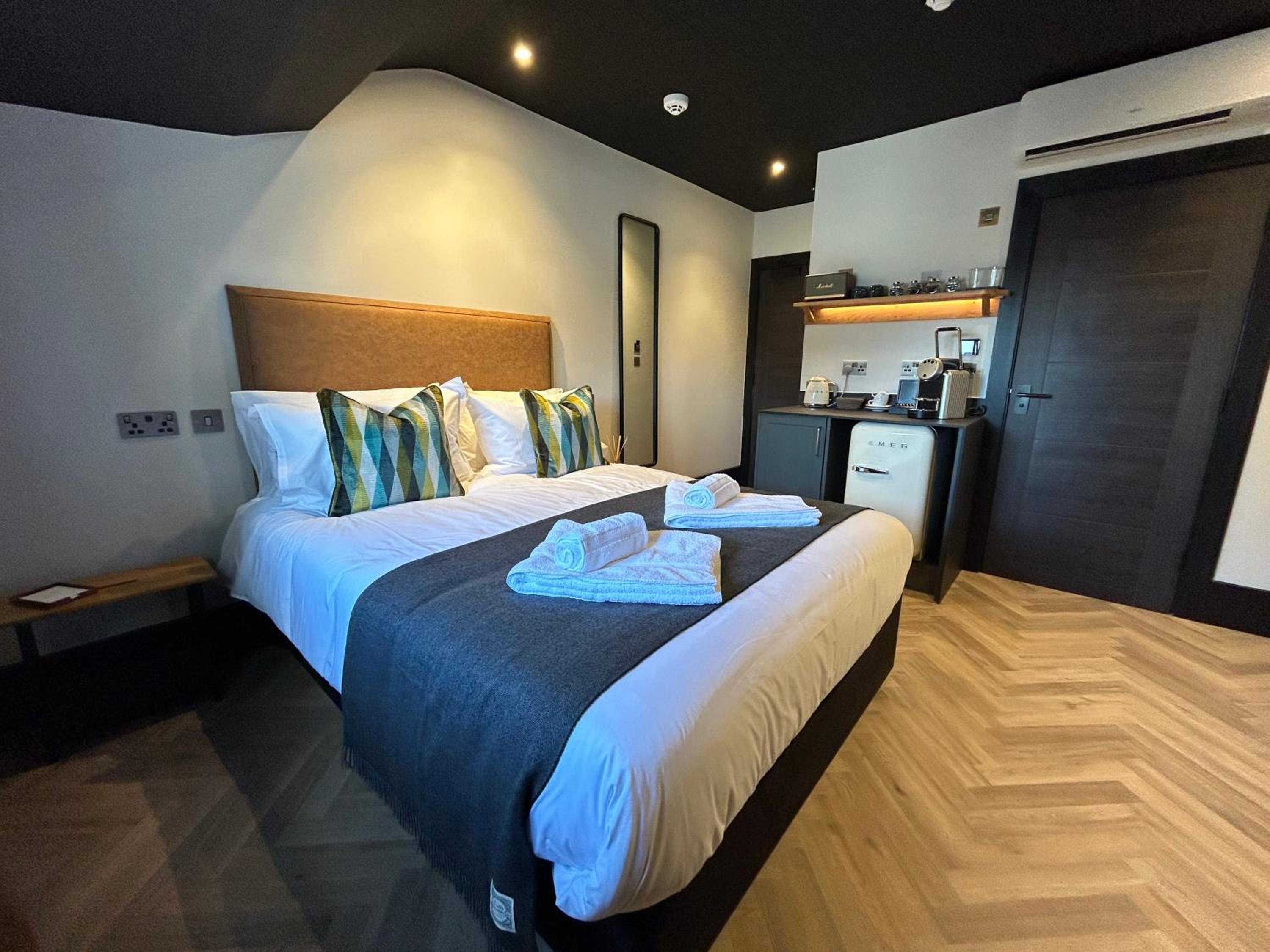 Standard Double Room - Photo 16