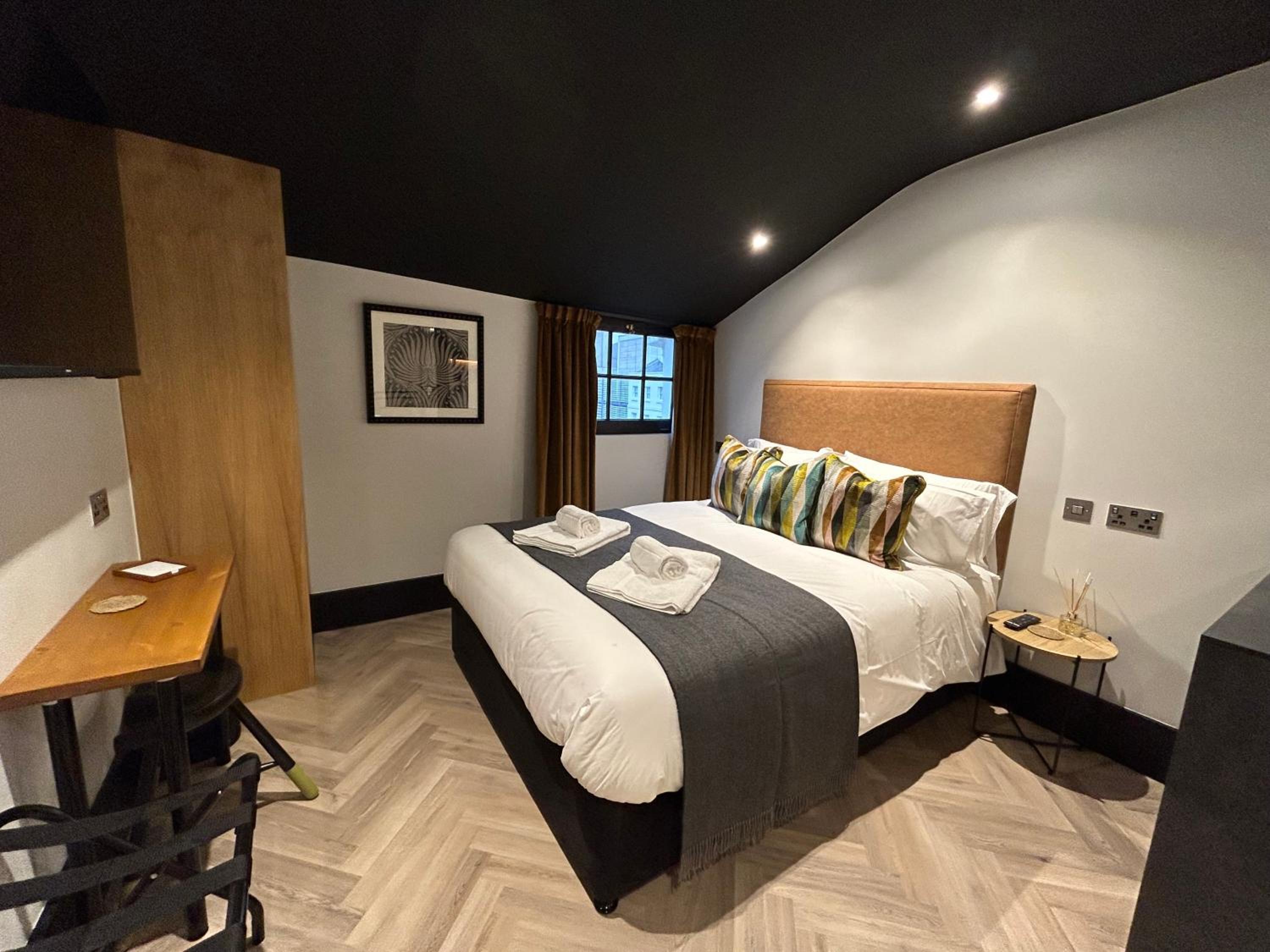 Standard Double Room - Photo 29