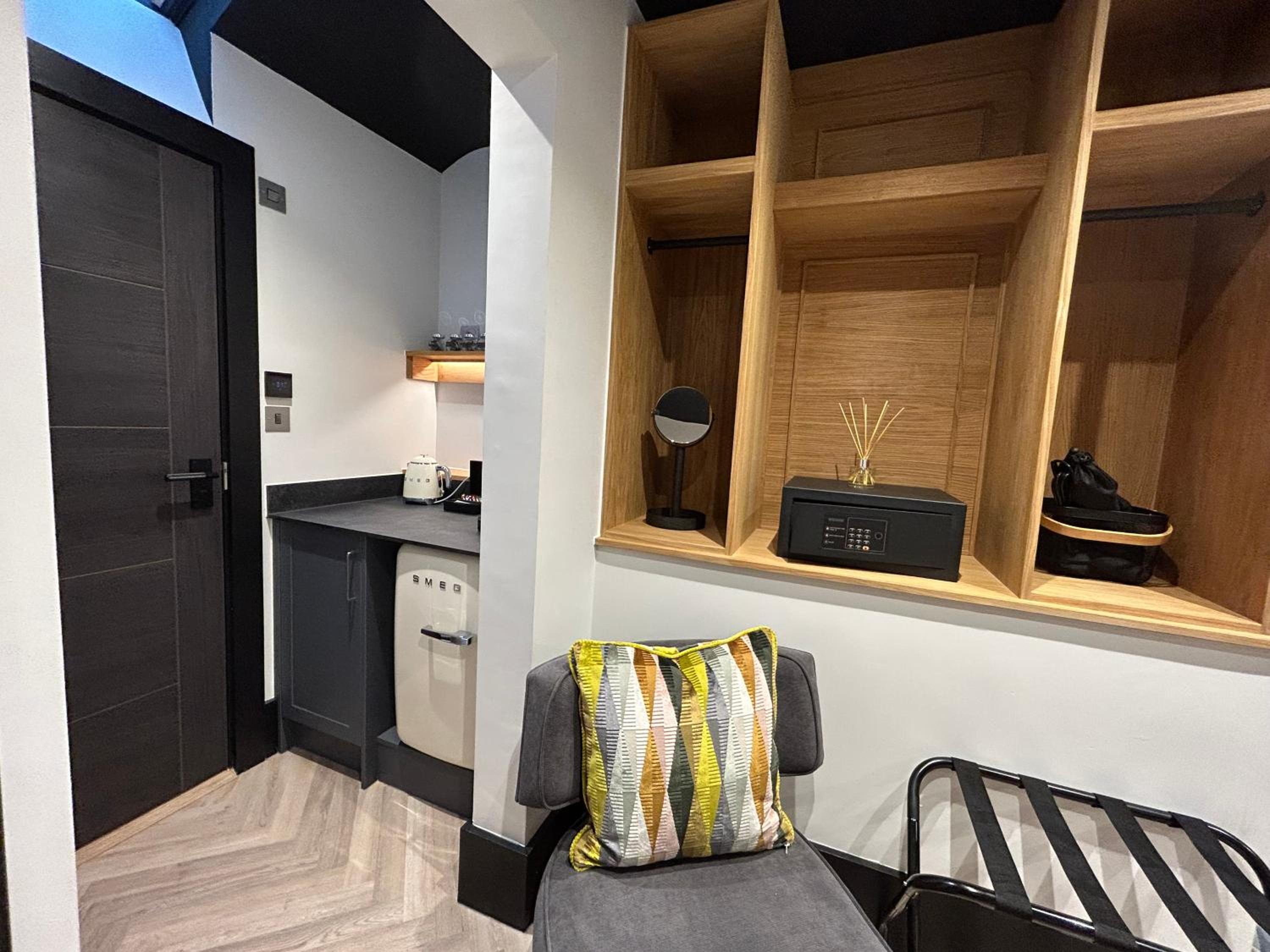 Standard Double Room - Photo 18