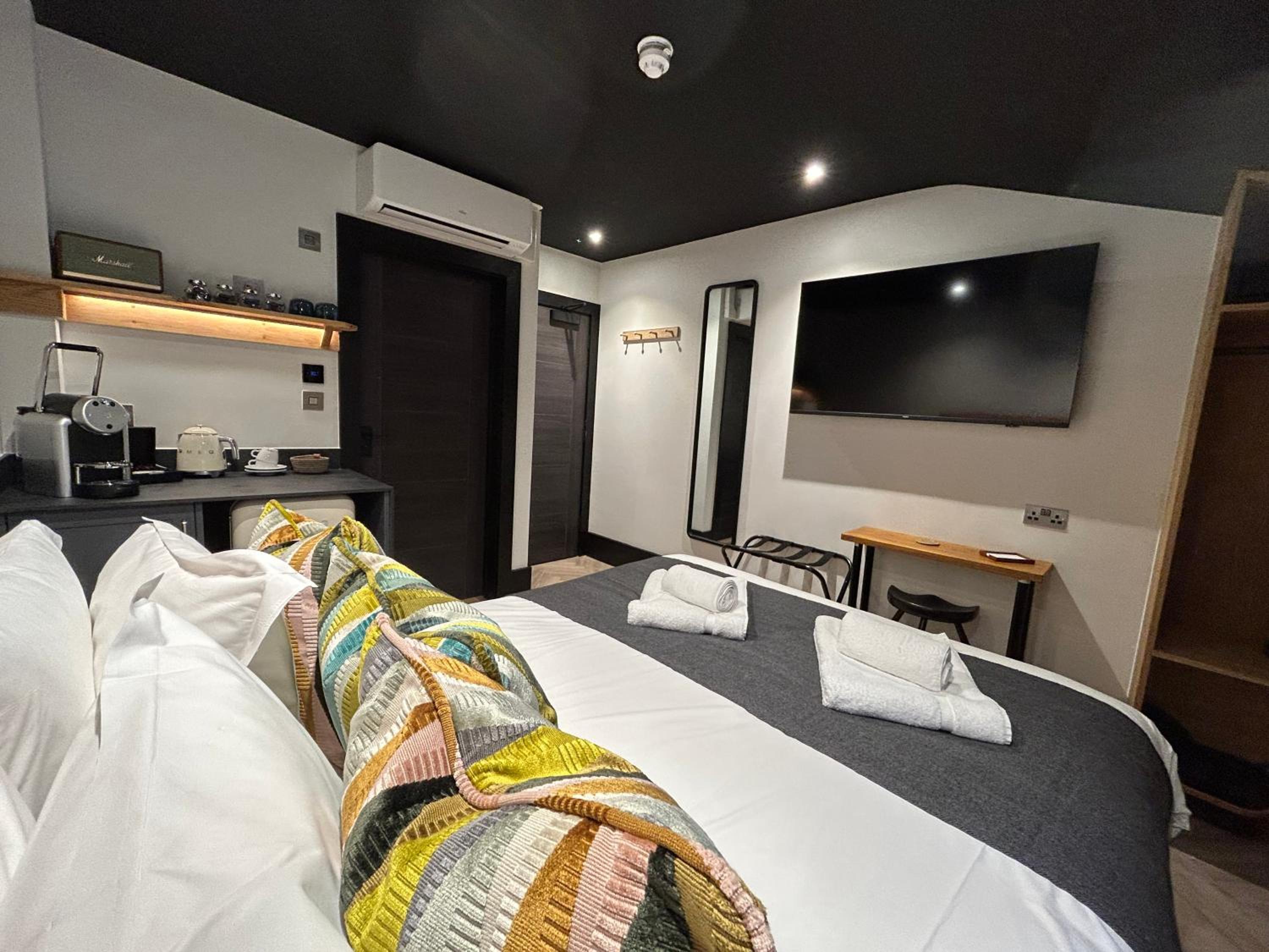 Standard Double Room - Photo 22