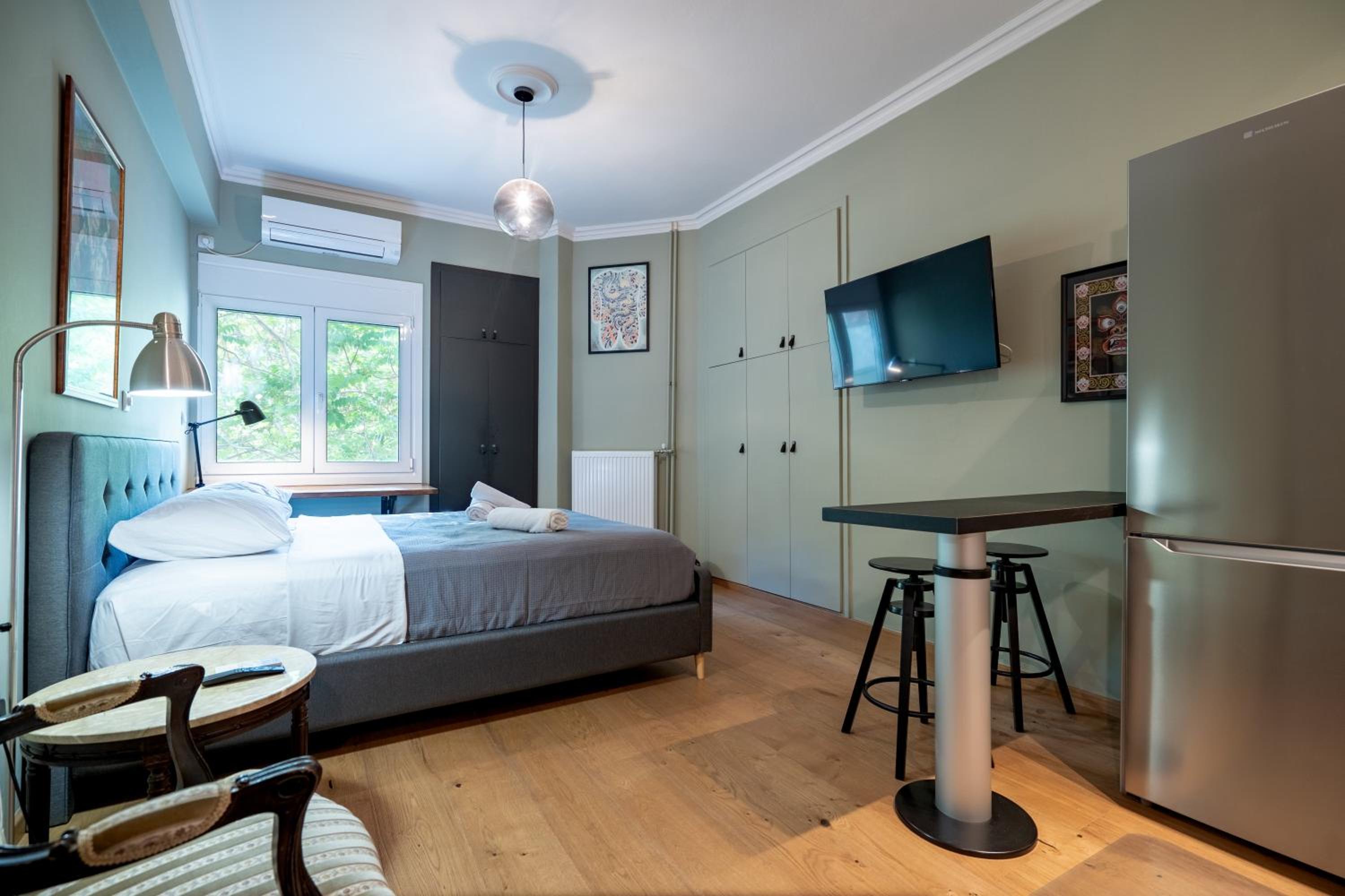 One-Bedroom Apartment