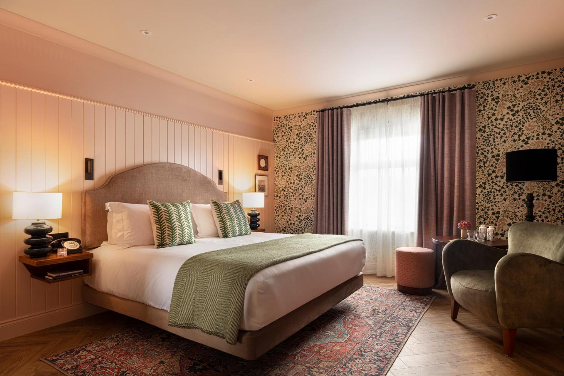 Deluxe Super King Room