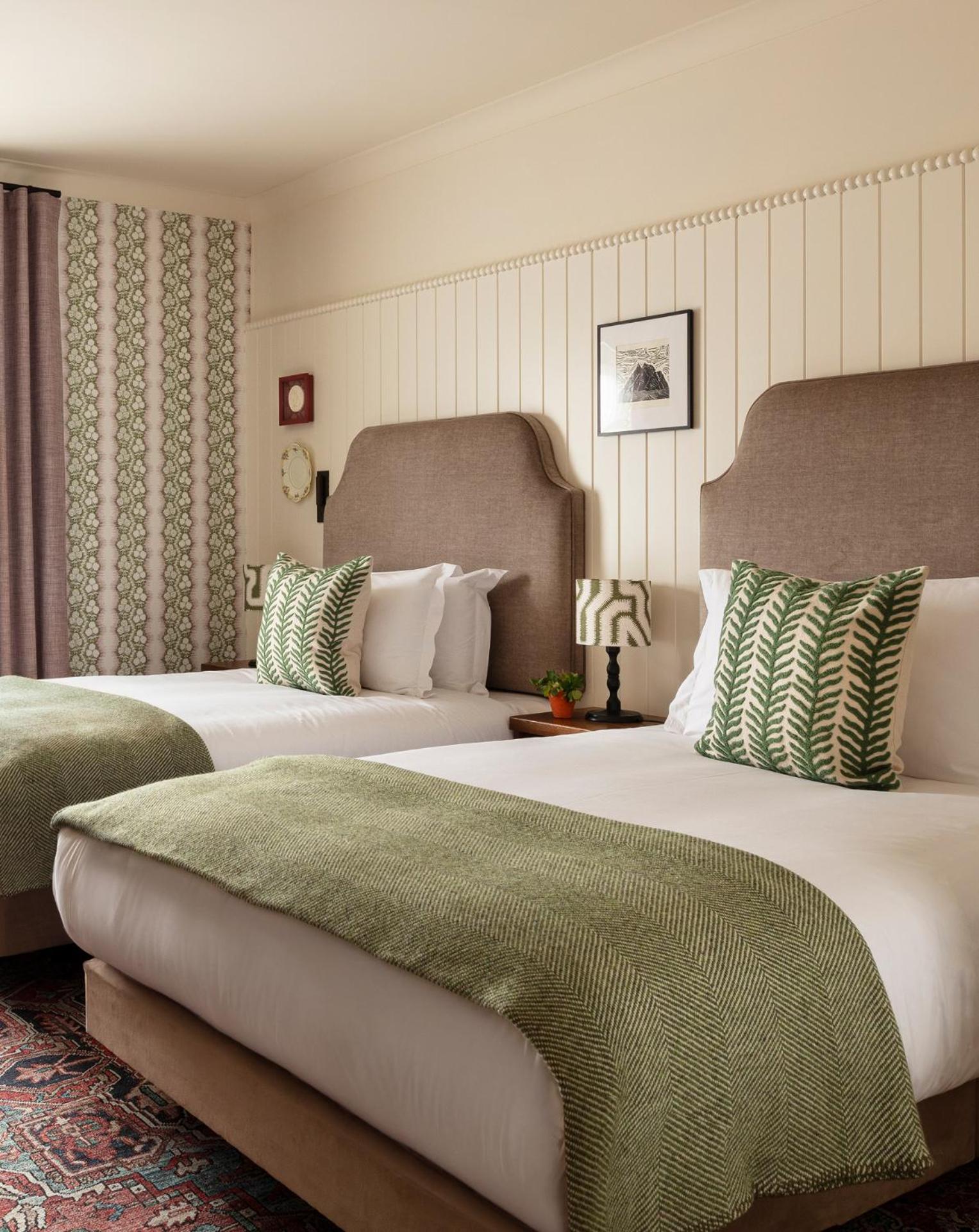 Deluxe Super Twin Room