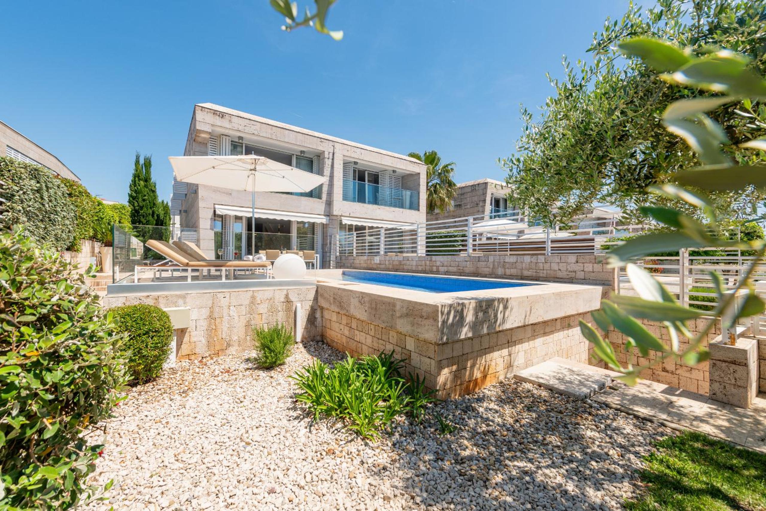 Villa with Private Pool photo 3