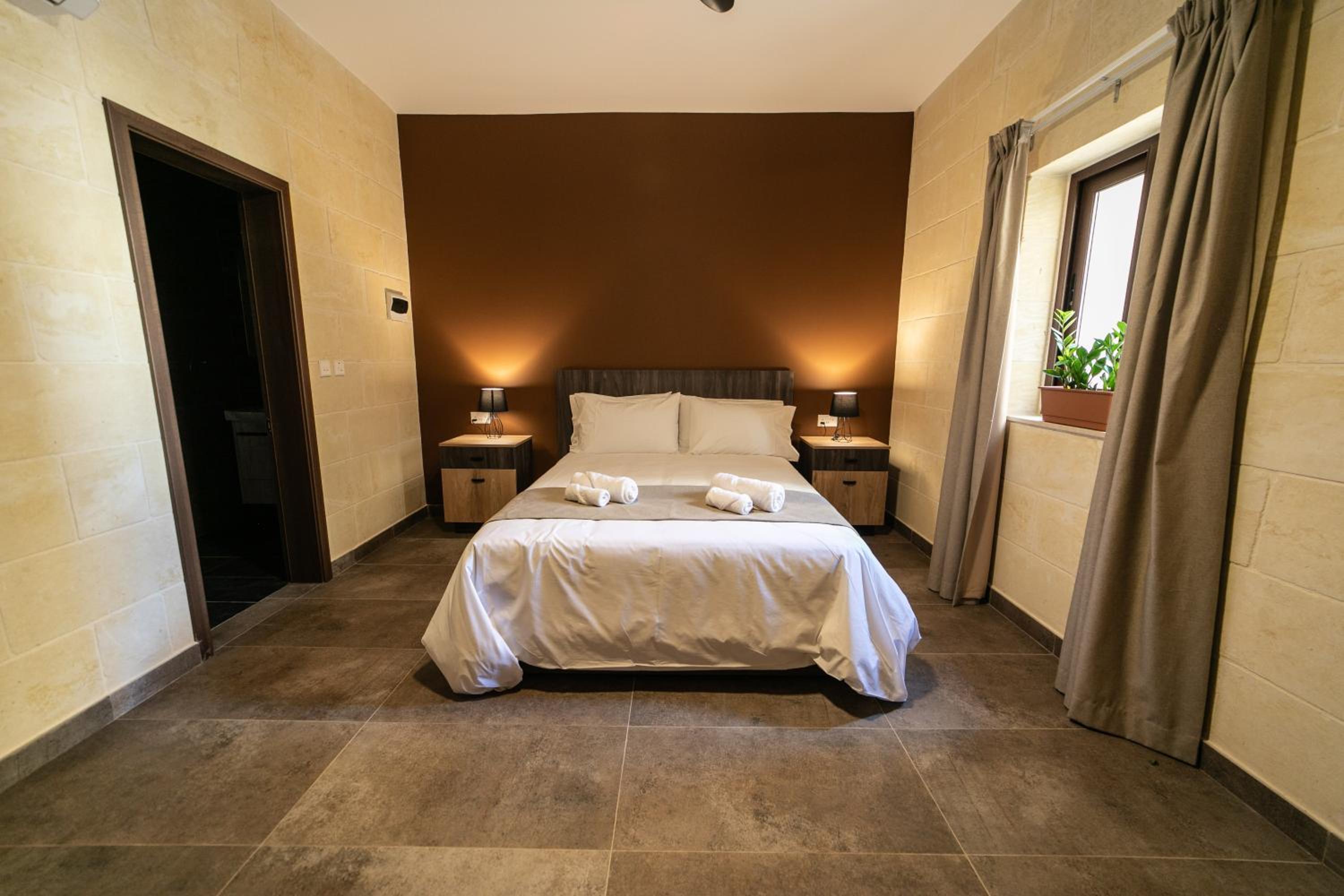 Deluxe King Room photo 2