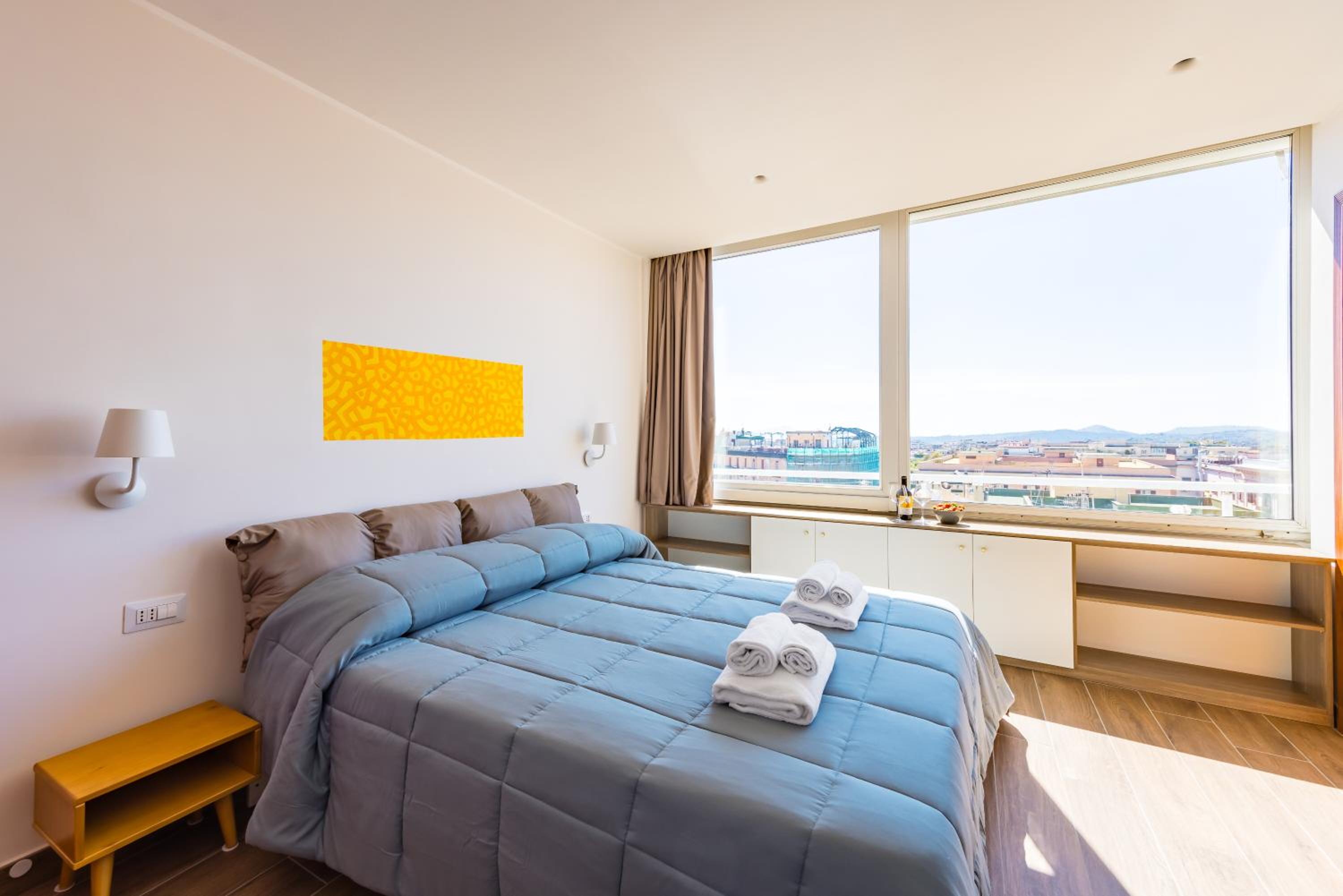 Deluxe Double Room with Side Sea View