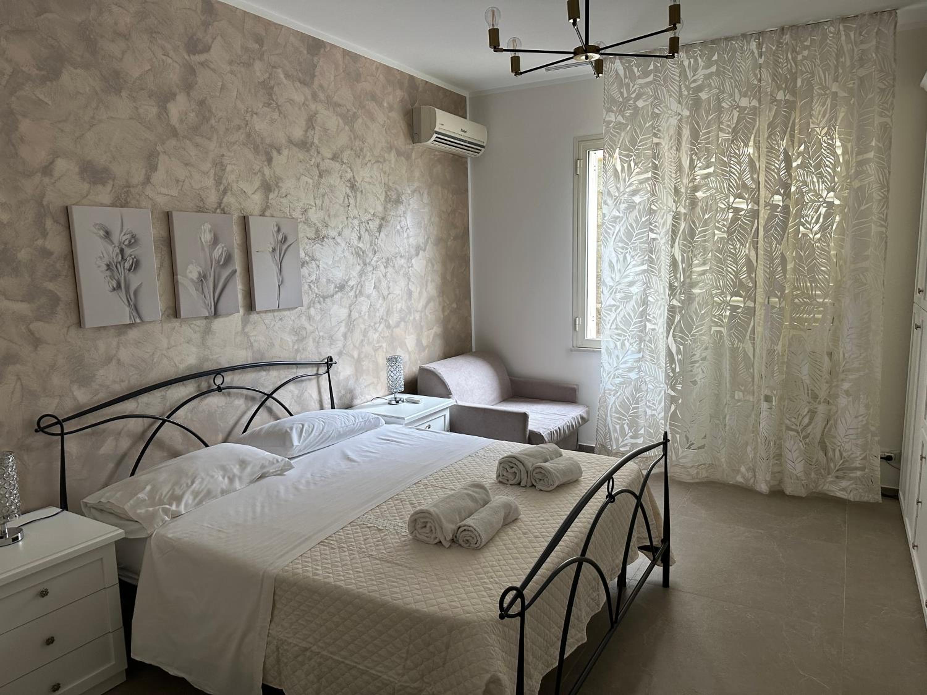 One-Bedroom Apartment with Balcony and Sea View photo 1