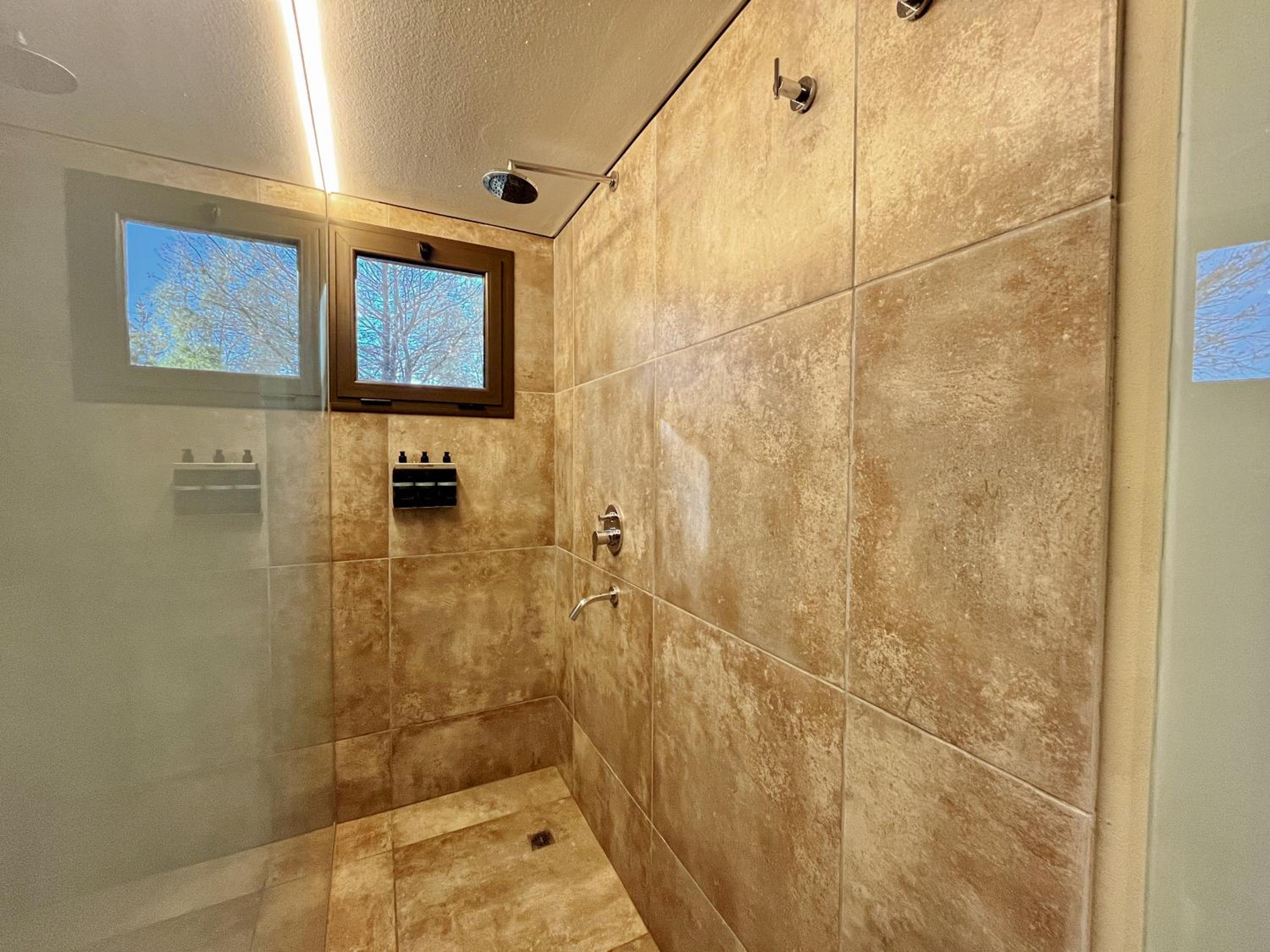 Queen Suite With Spa Bath photo 3