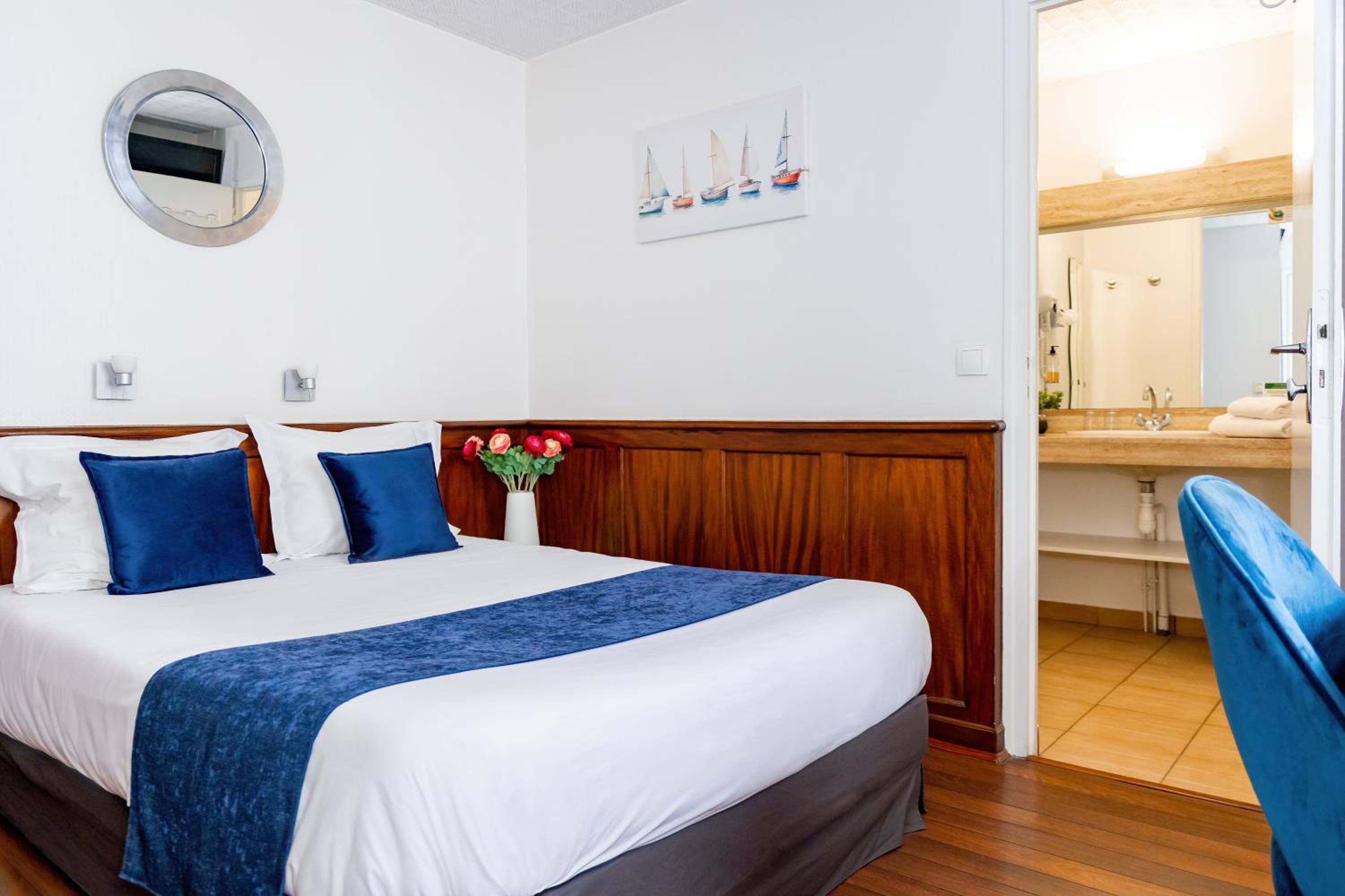 Classic Double Room with Shower in Skipper Building photo 1