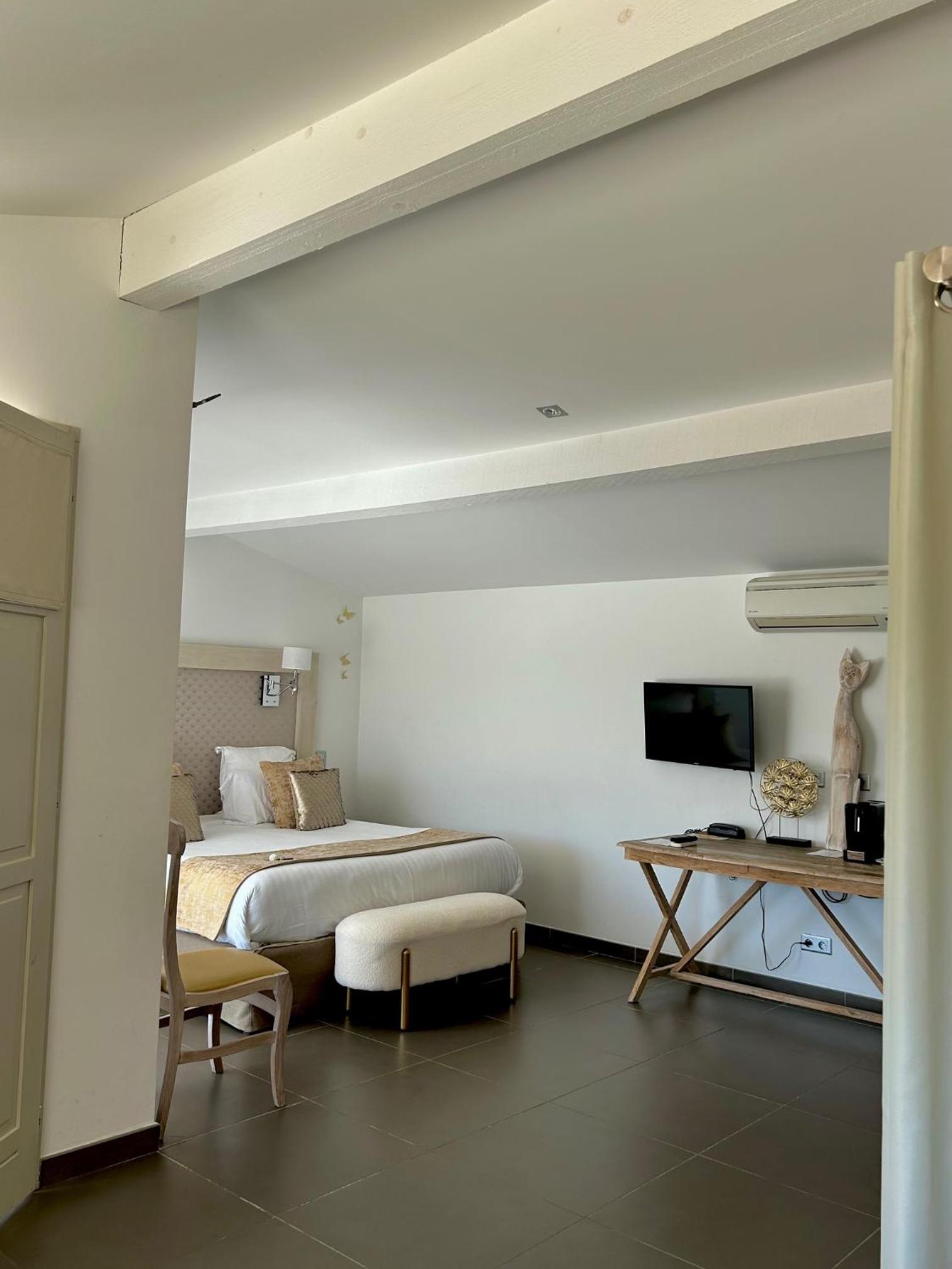 Family Suite (2 Adults + 2 Children) - Photo 3