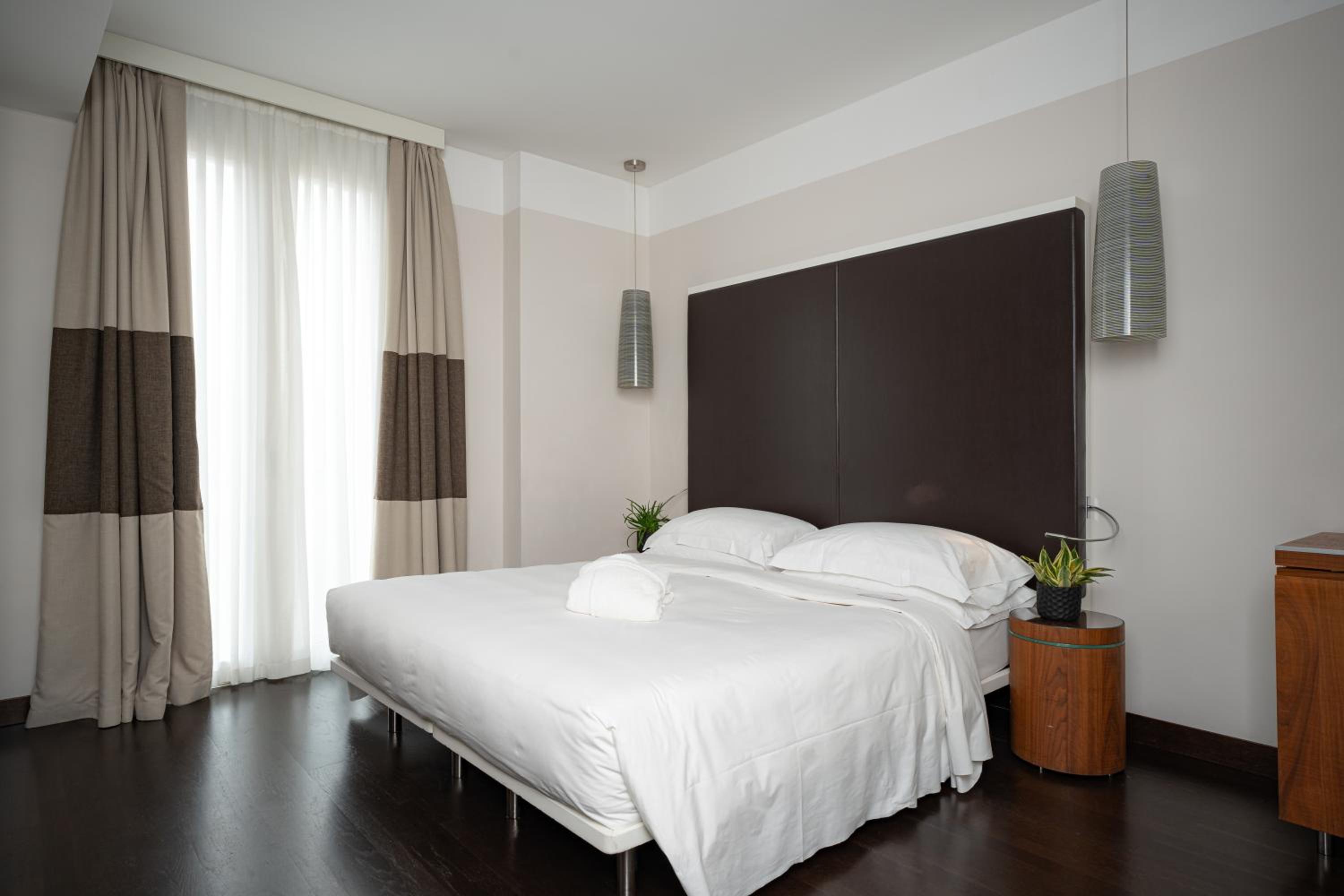 Standard King Room - Photo 1