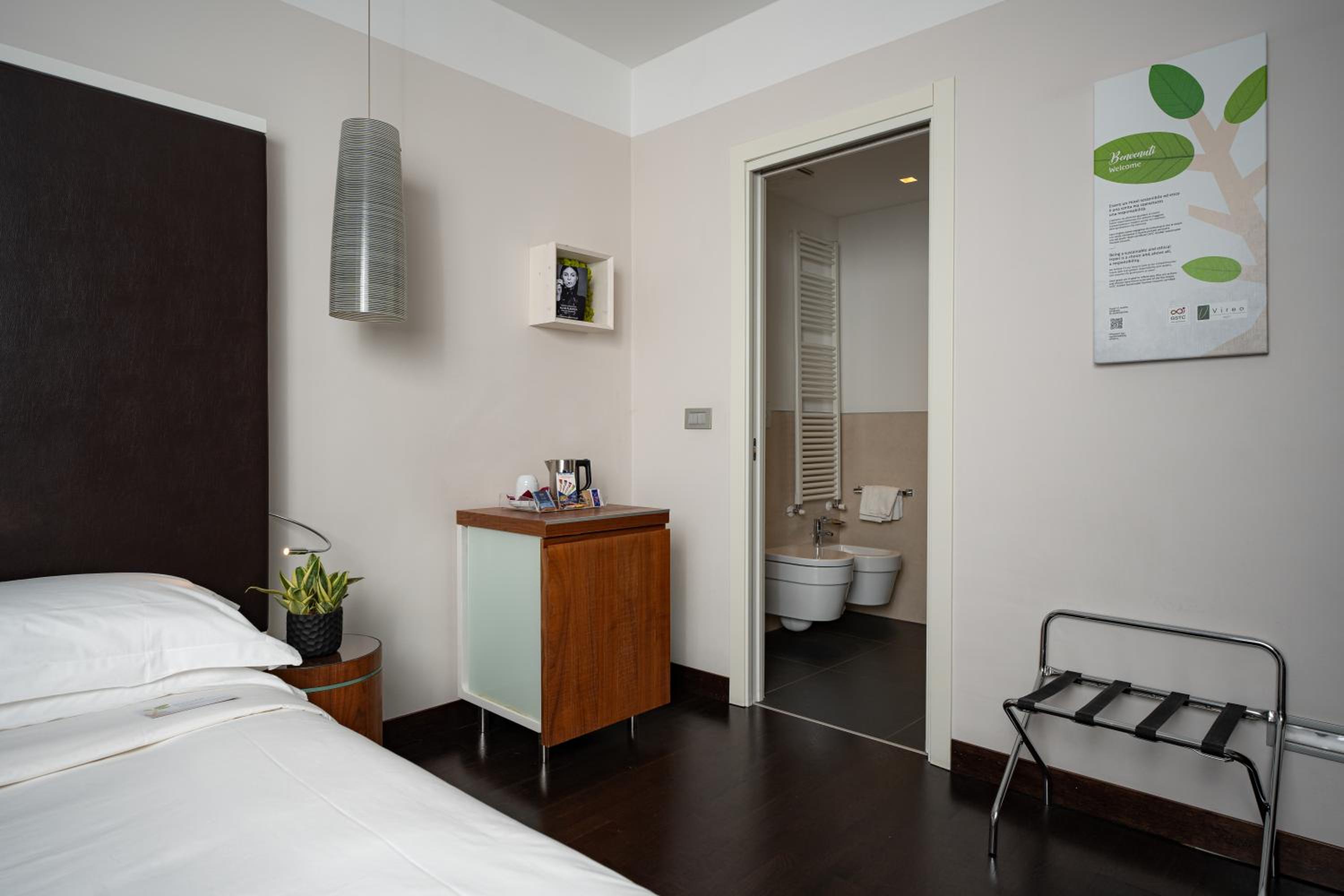 Standard King Room - Photo 2