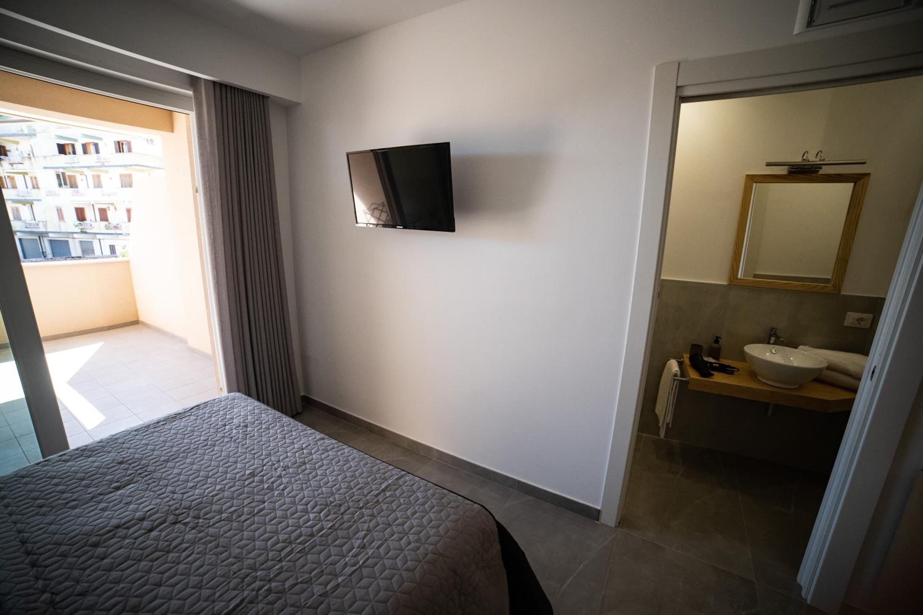 Double Room - Photo 19