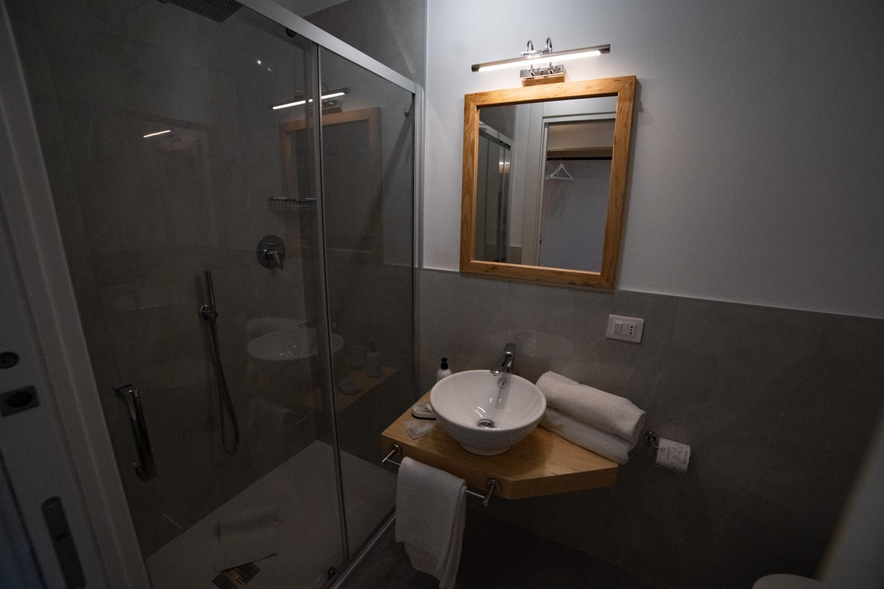 Double Room - Photo 18