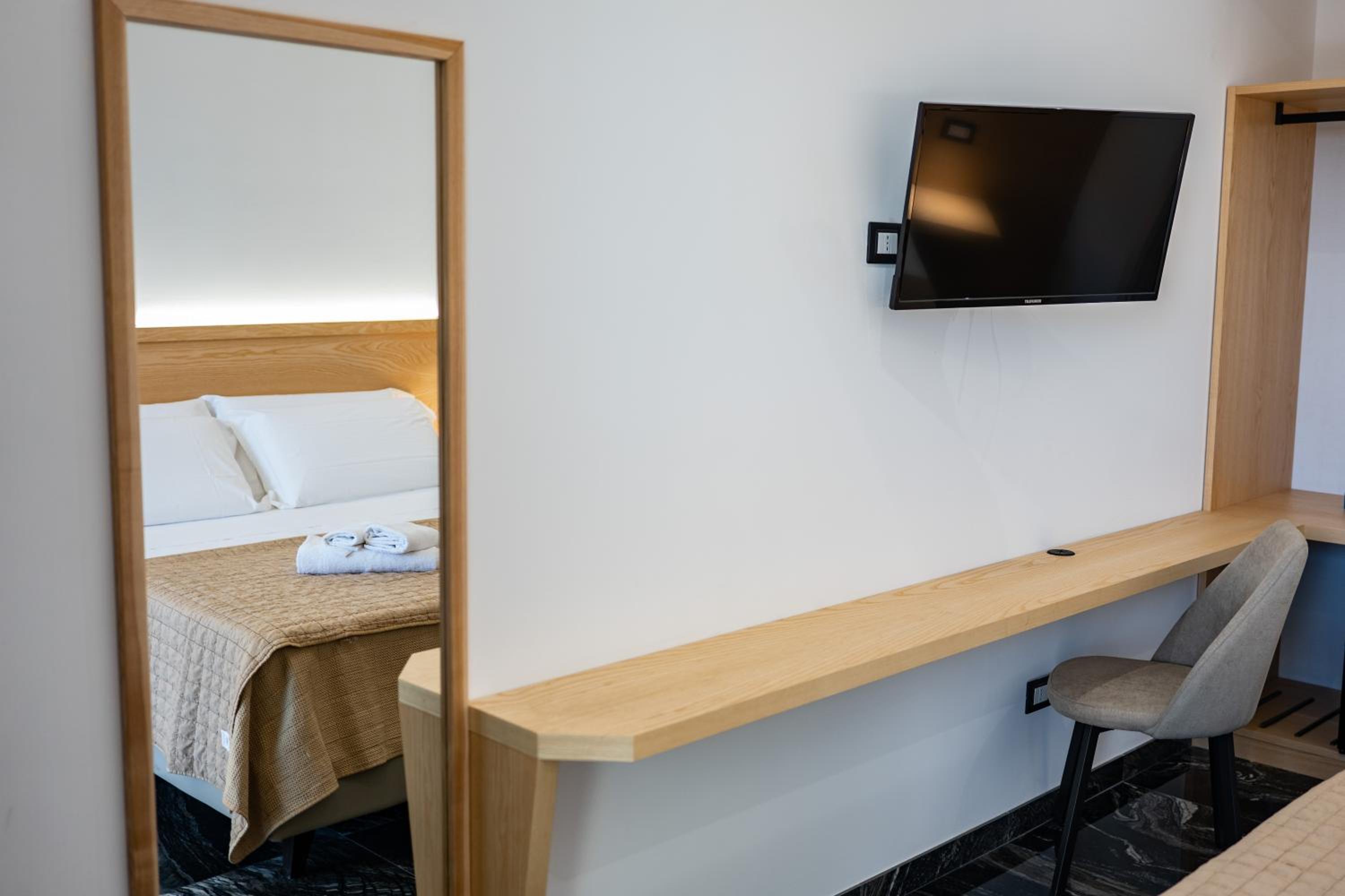 Double Room - Photo 5