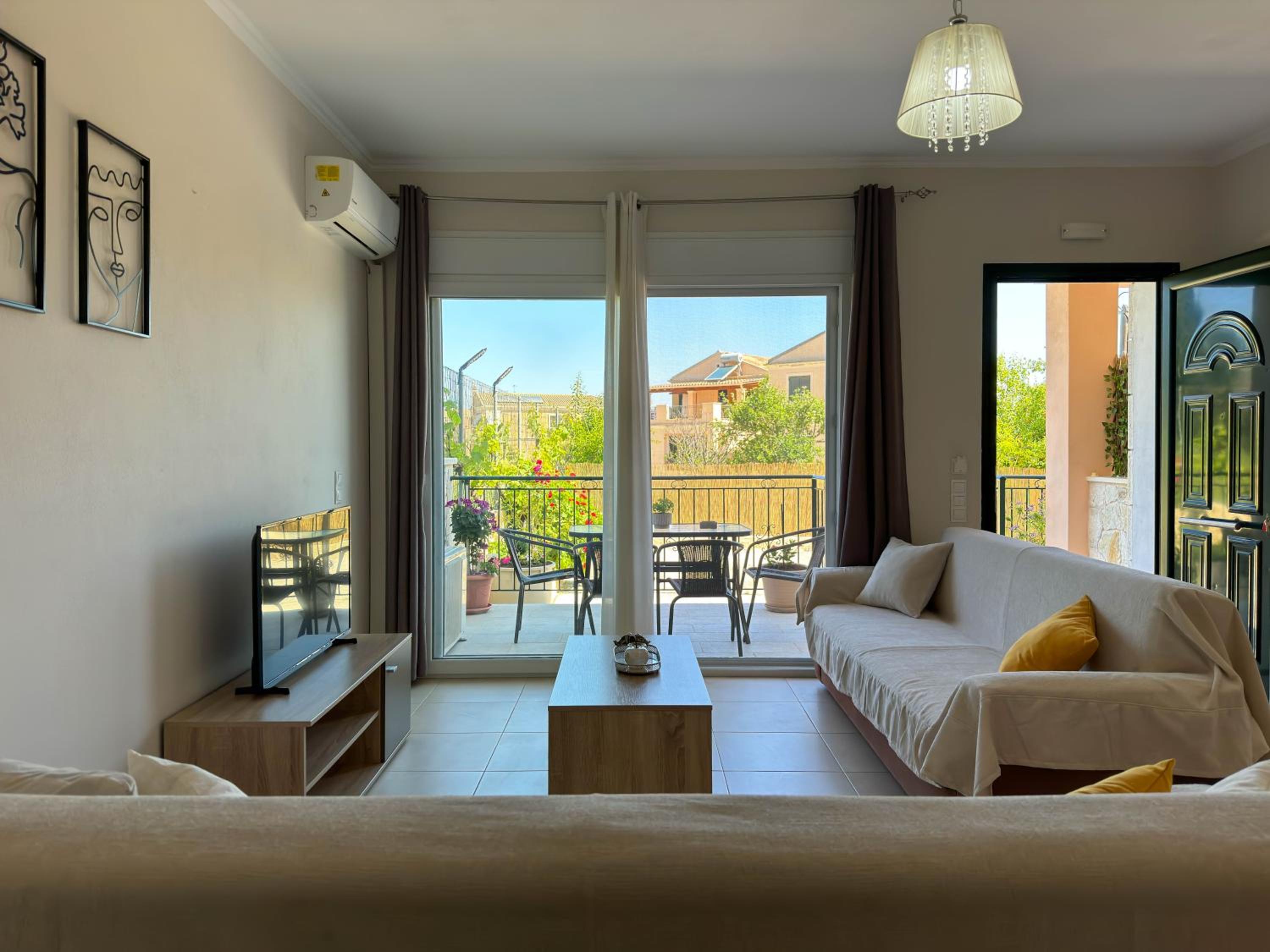 Two-Bedroom Apartment With Balcony And Terrace photo 1