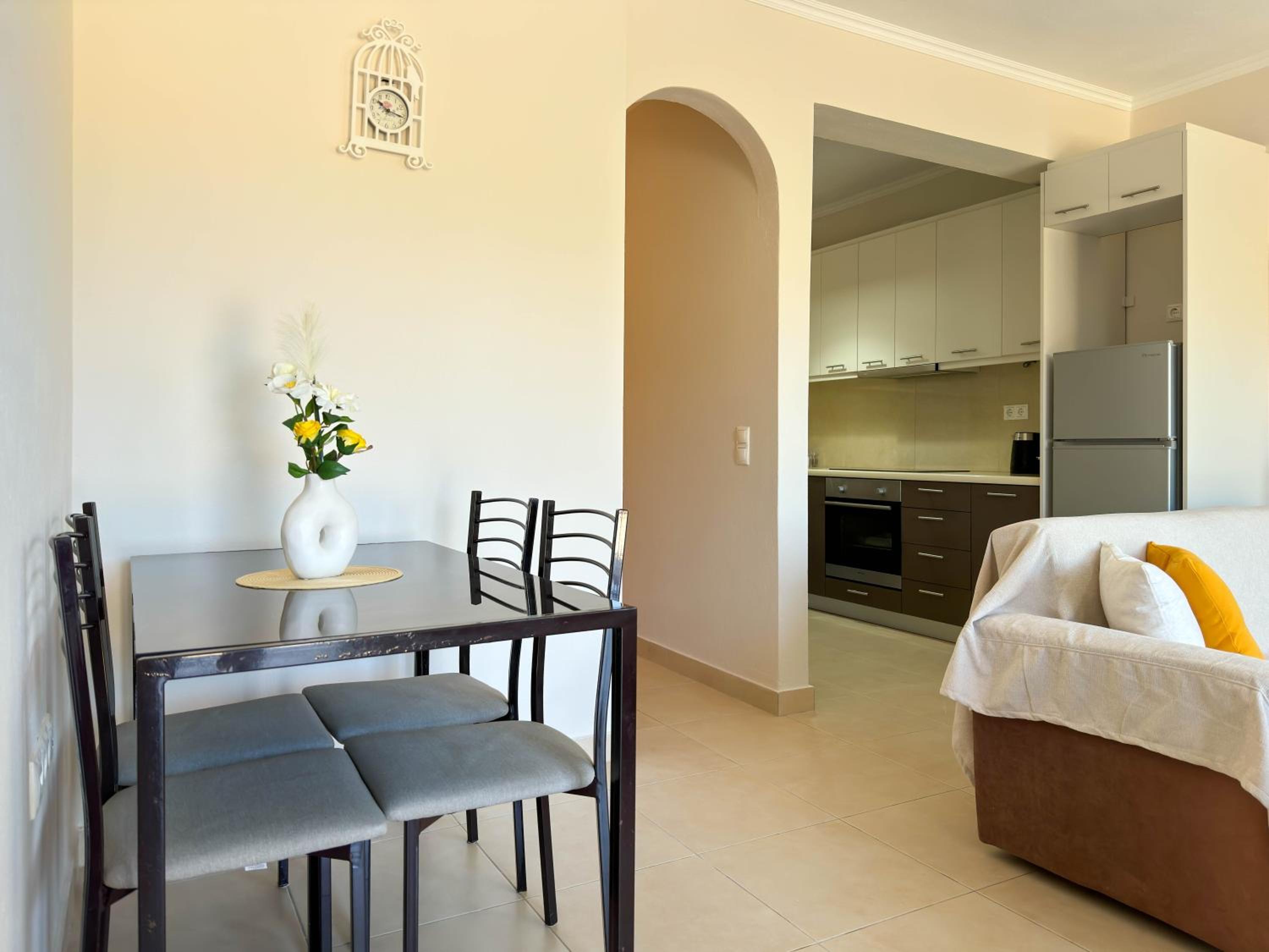 Two-Bedroom Apartment With Balcony And Terrace photo 2